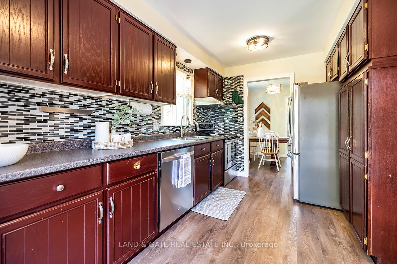 Photo 18 of 227 Lichen Crescent, Oshawa, McLaughlin — HOMEH