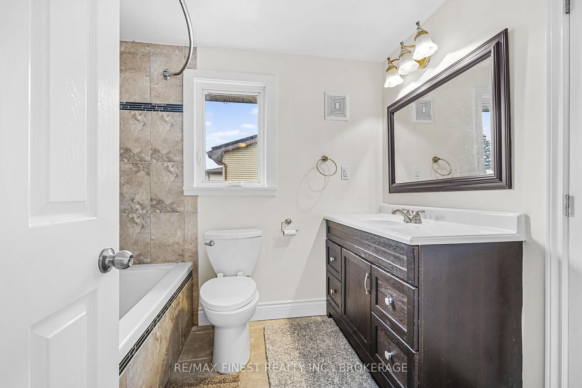 Photo 4 of 92 Windfield Crescent, Kingston, Kingston East (Incl Barret Crt) — HOMEH