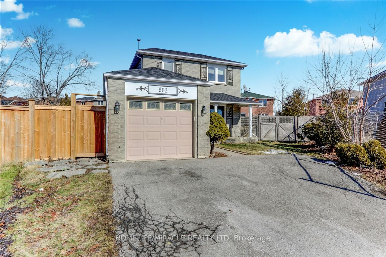 Photo 3 of 662 Beckworth Square, Pickering, Amberlea — HOMEH