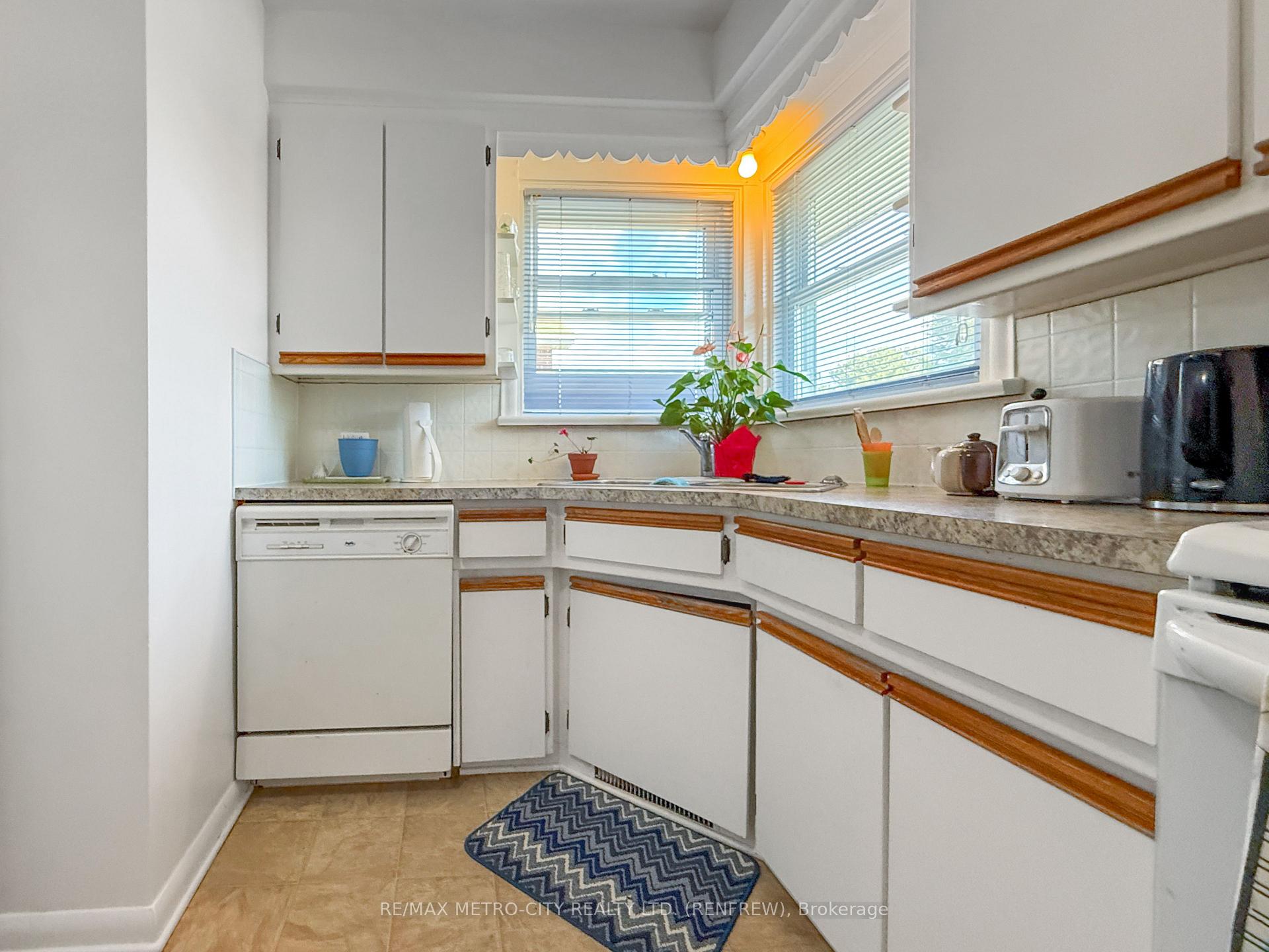 Photo 5 of 38 Francis Street S, Renfrew — HOMEH