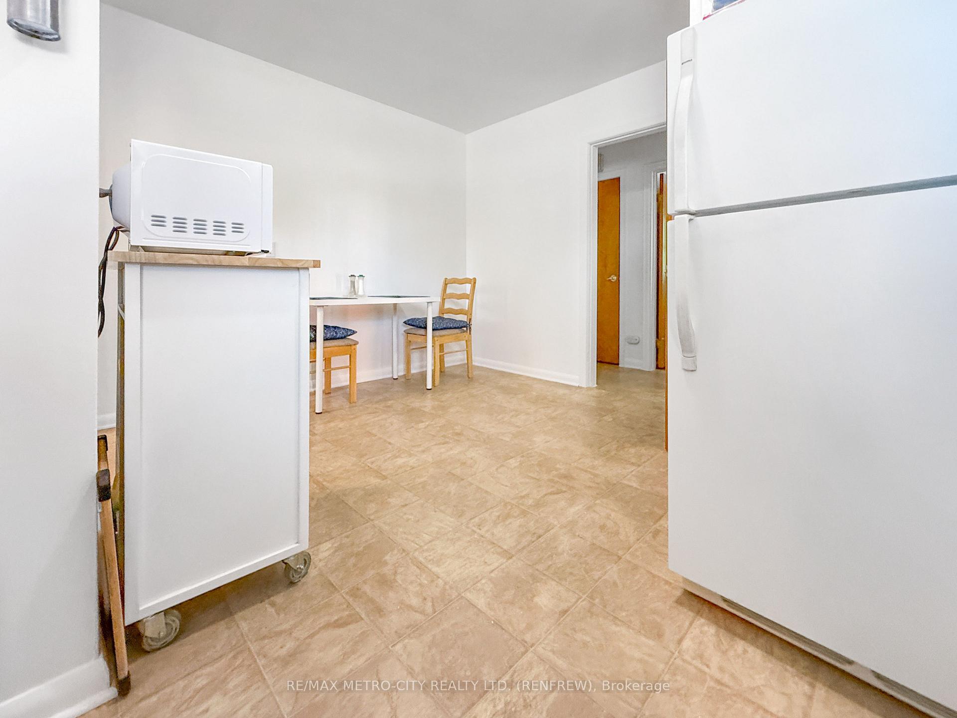 Photo 7 of 38 Francis Street S, Renfrew — HOMEH