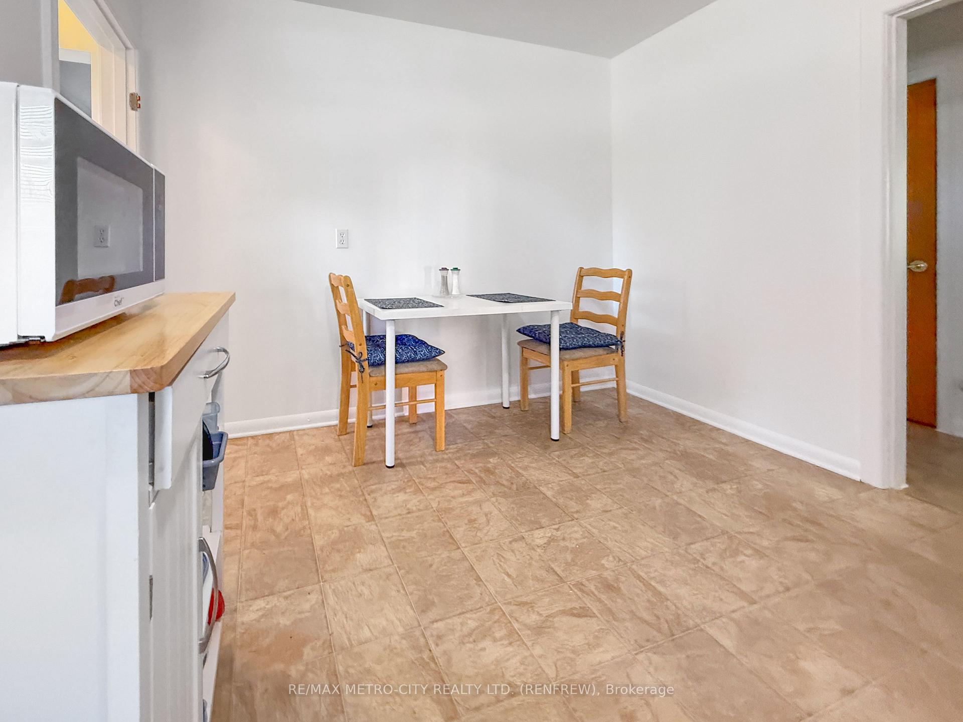 Photo 8 of 38 Francis Street S, Renfrew — HOMEH
