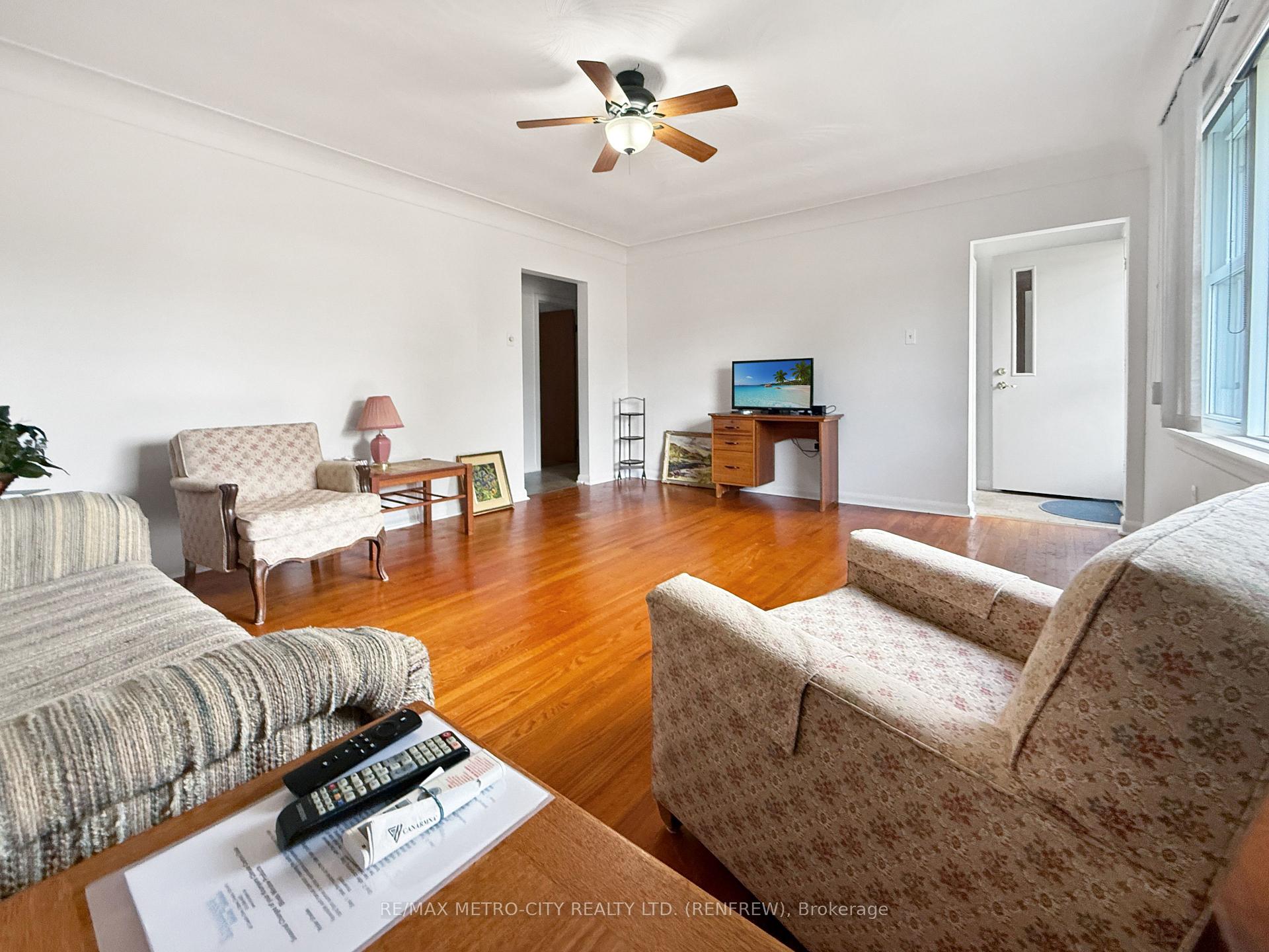 Photo 9 of 38 Francis Street S, Renfrew — HOMEH
