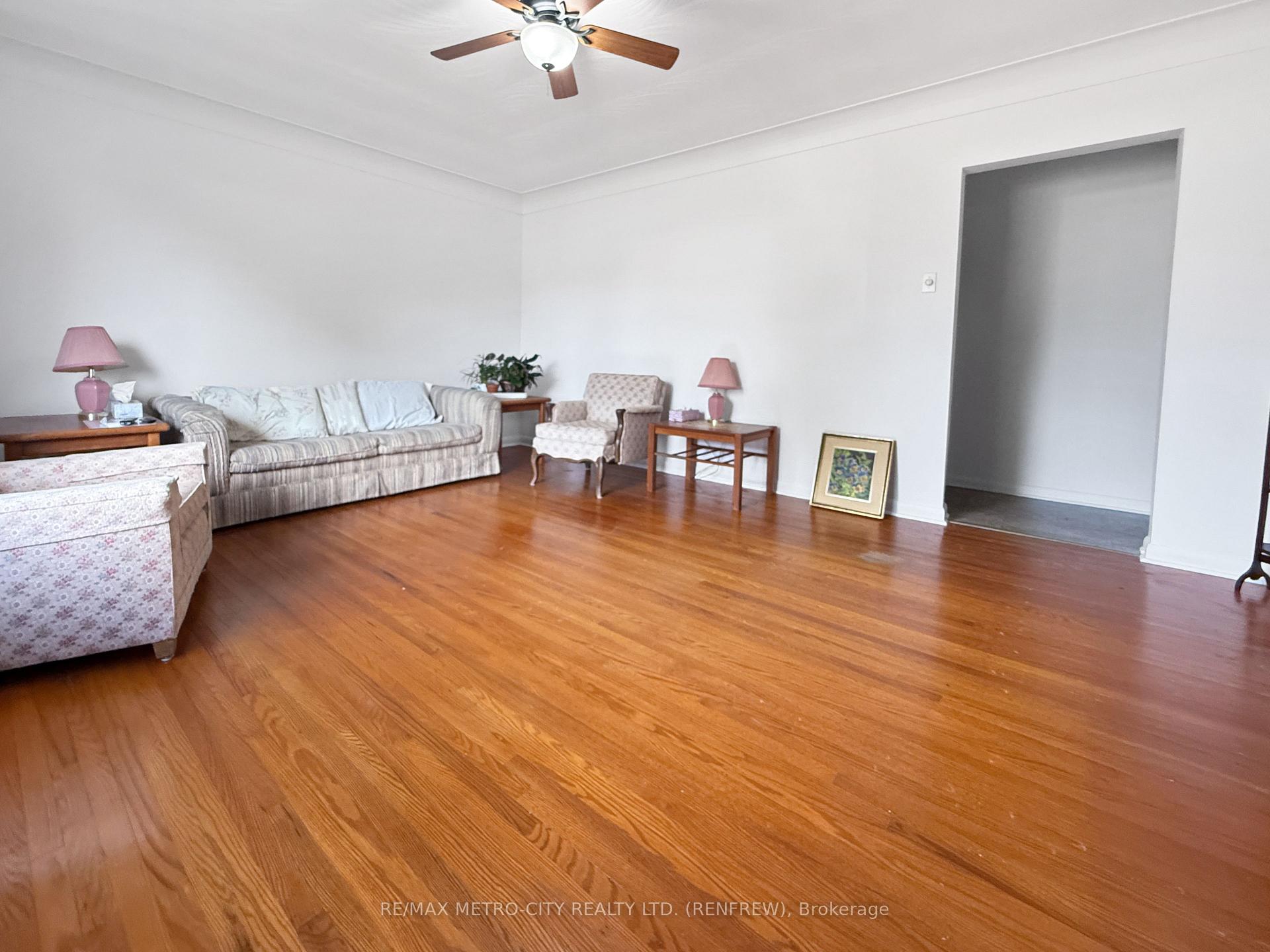 Photo 10 of 38 Francis Street S, Renfrew — HOMEH