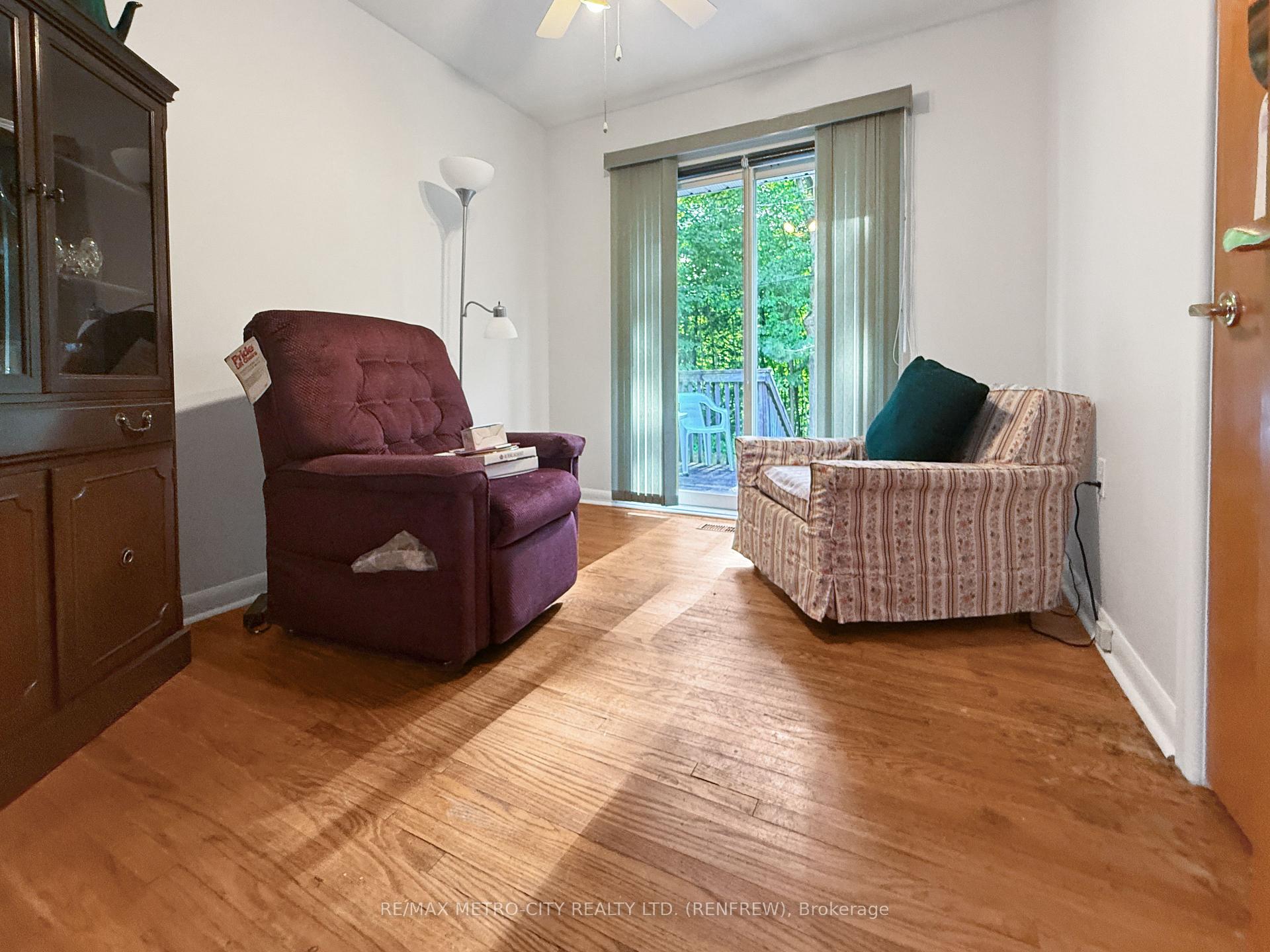 Photo 13 of 38 Francis Street S, Renfrew — HOMEH