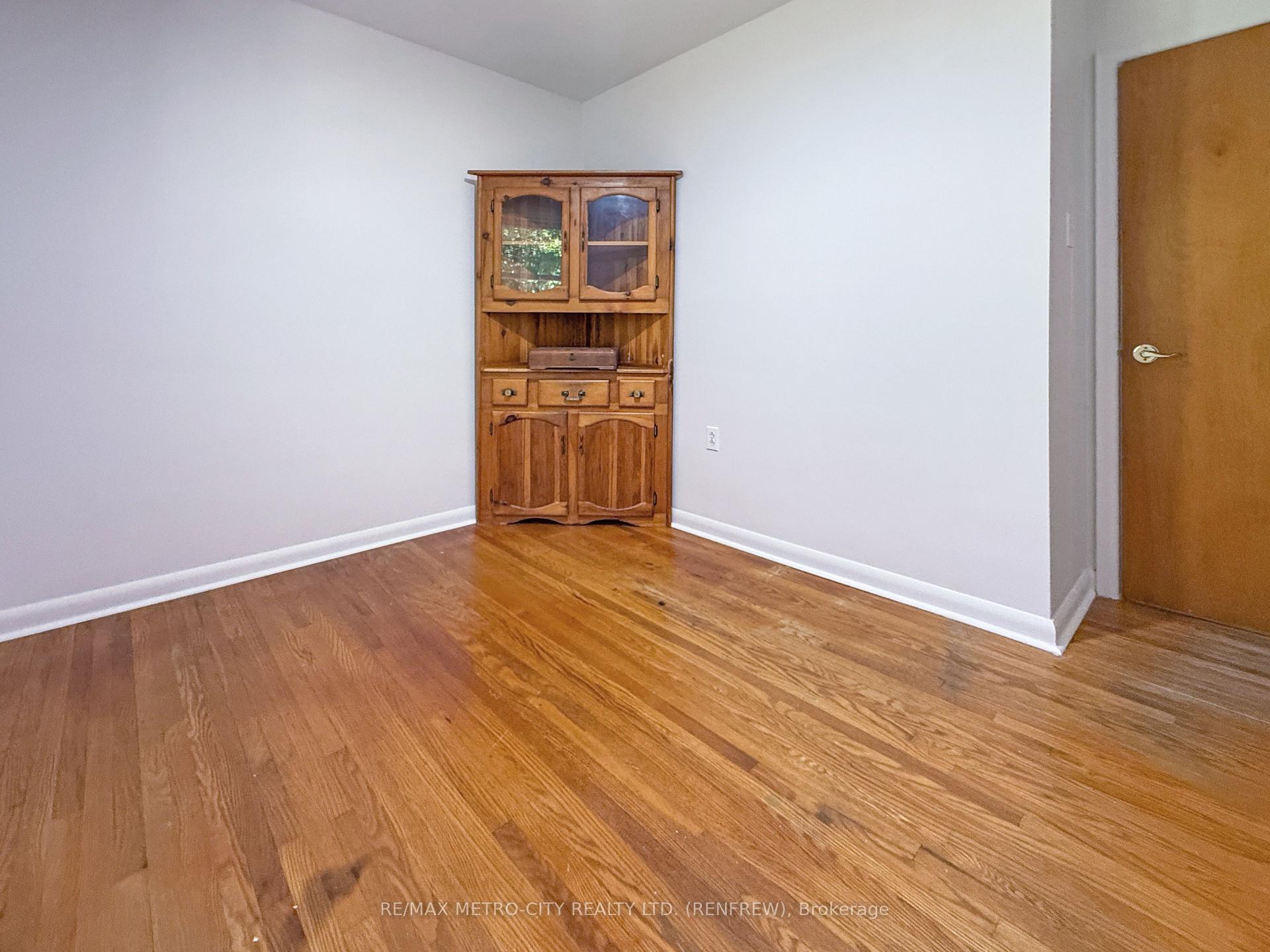 Photo 14 of 38 Francis Street S, Renfrew — HOMEH