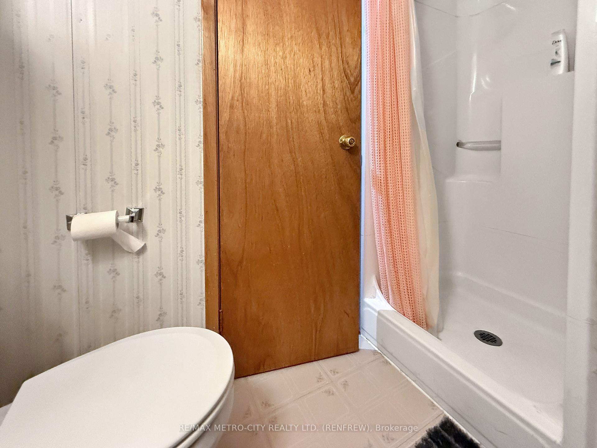 Photo 17 of 38 Francis Street S, Renfrew — HOMEH
