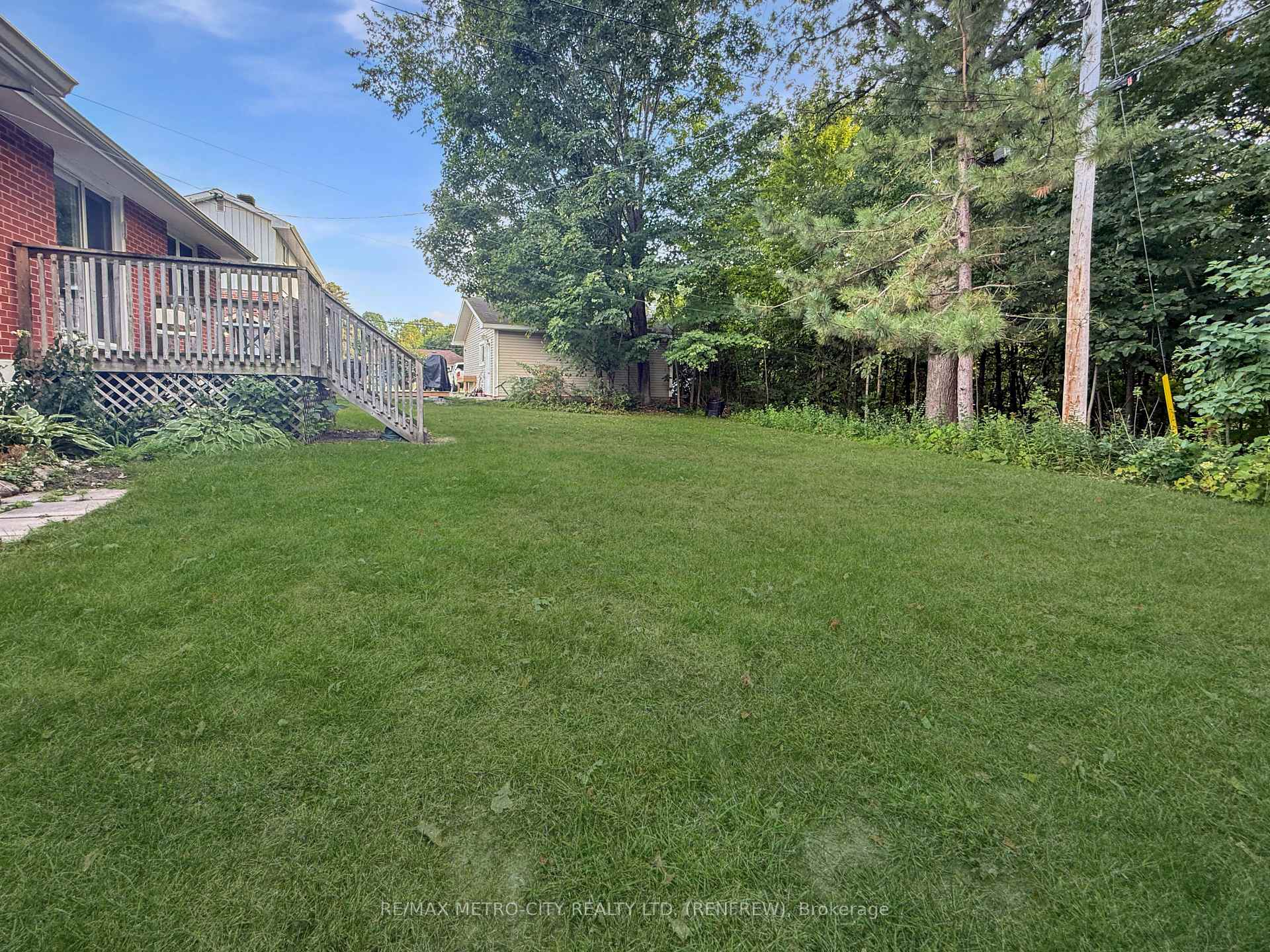 Photo 20 of 38 Francis Street S, Renfrew — HOMEH