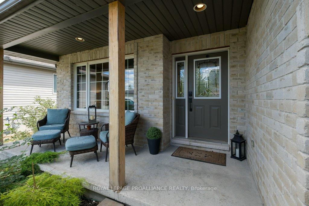 Photo 6 of 38 Cedar Creek Way, Quinte West, Frankford Ward — HOMEH