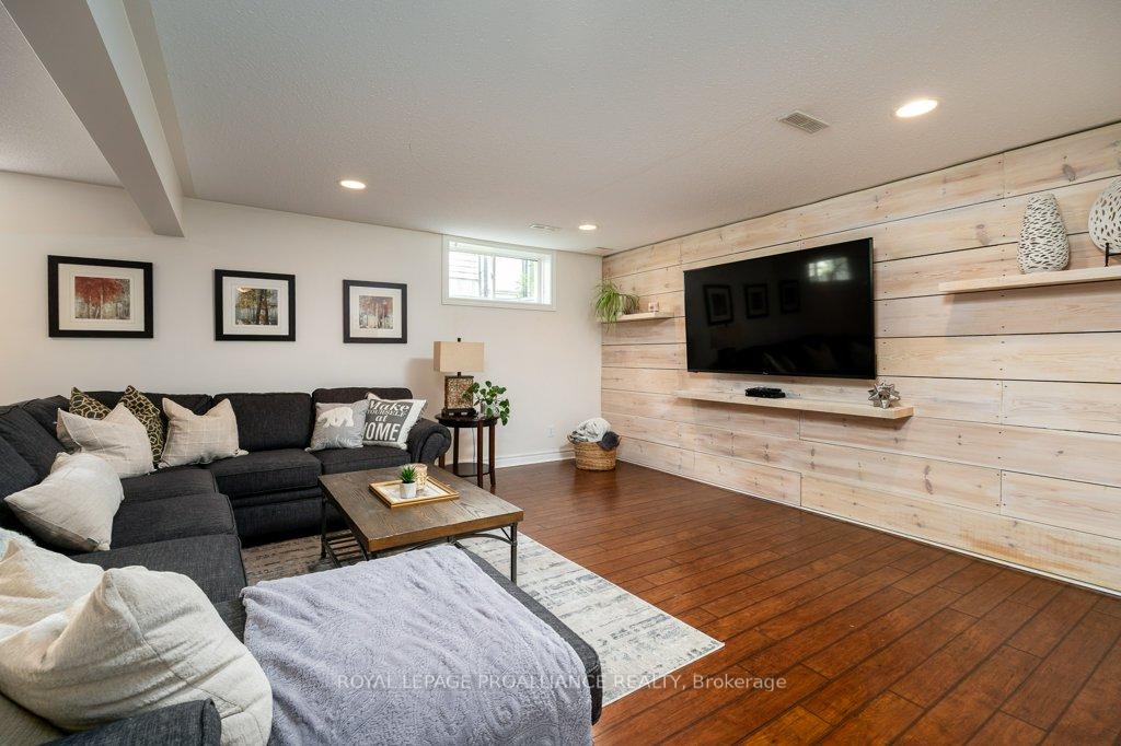 Photo 22 of 38 Cedar Creek Way, Quinte West, Frankford Ward — HOMEH