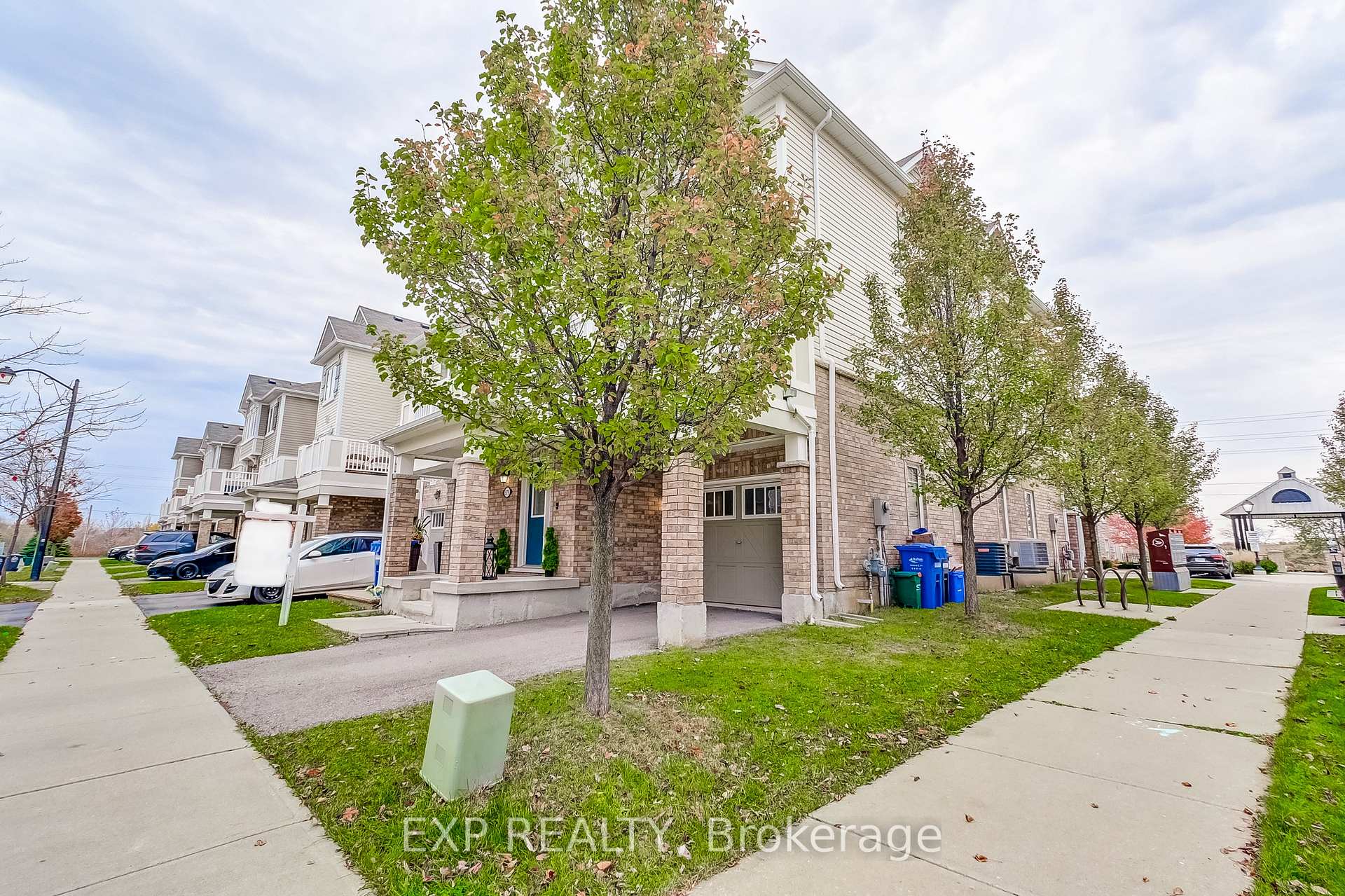 Front of 979 Nadalin Heights