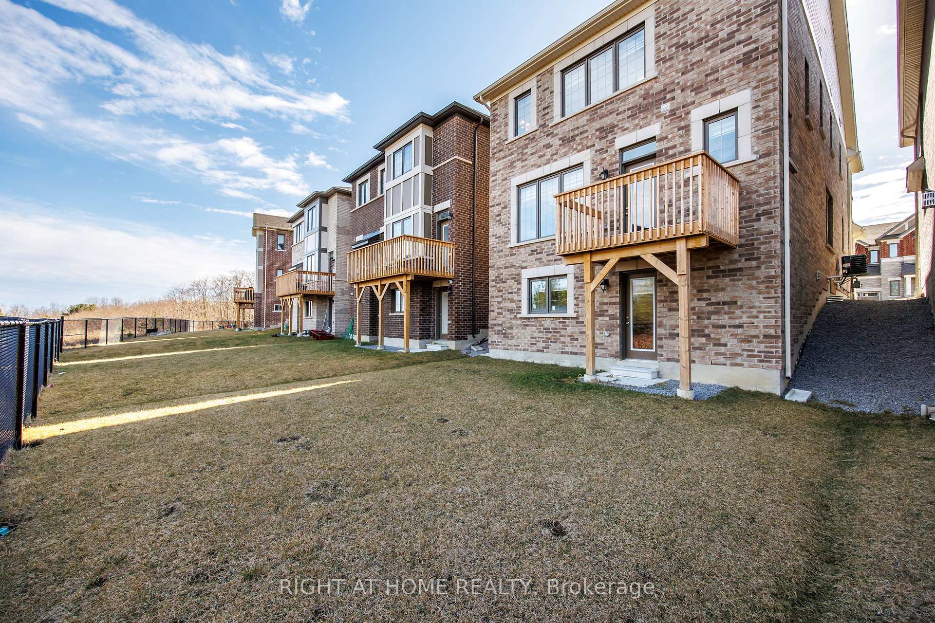 Photo 5 of 1431 Stillmeadow Lane W, Pickering, Rural Pickering — HOMEH