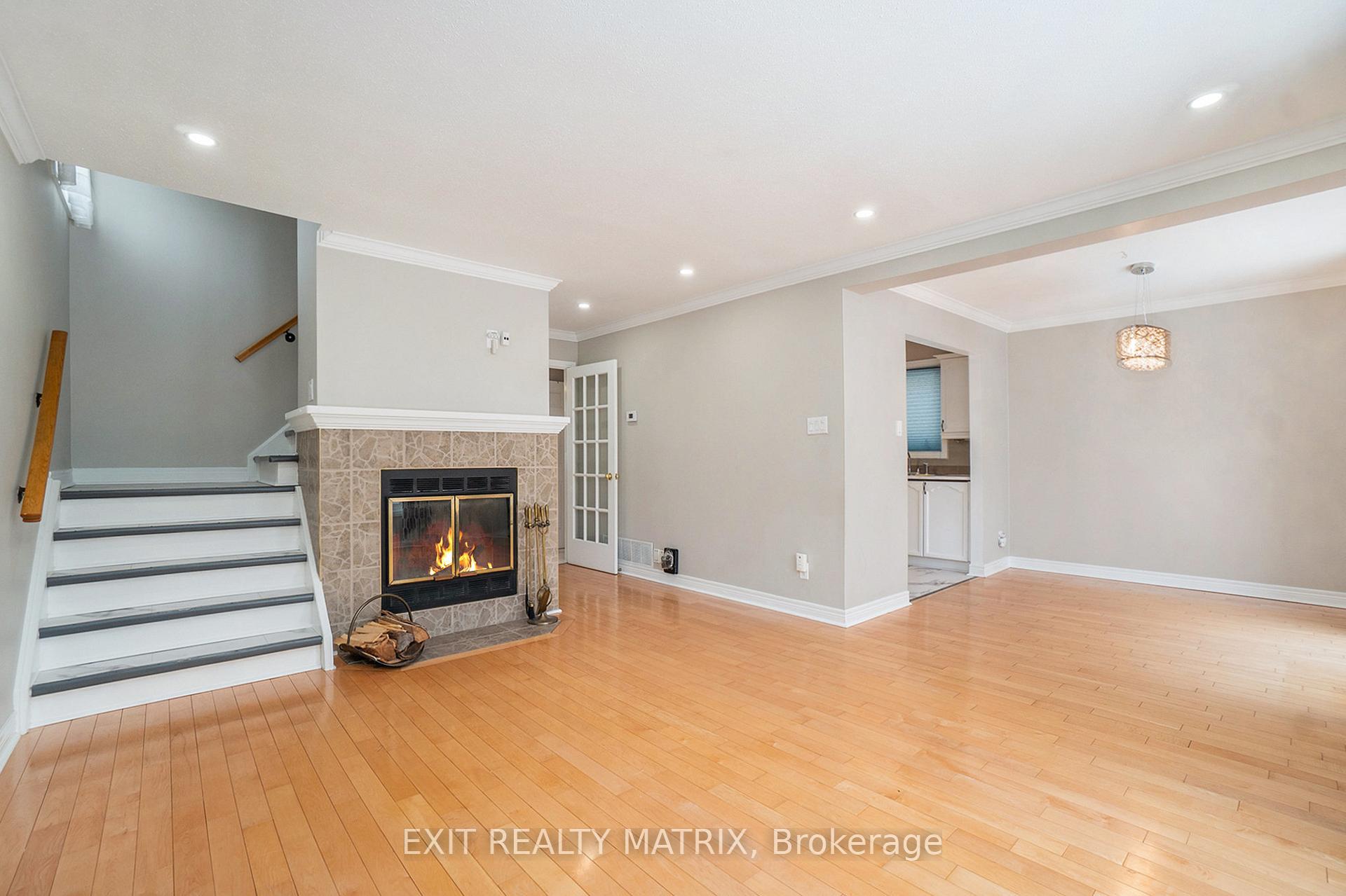 Photo 3 of 300 Tompkins Avenue, Ottawa, Bilberry Creek/Queenswood Heights — HOMEH