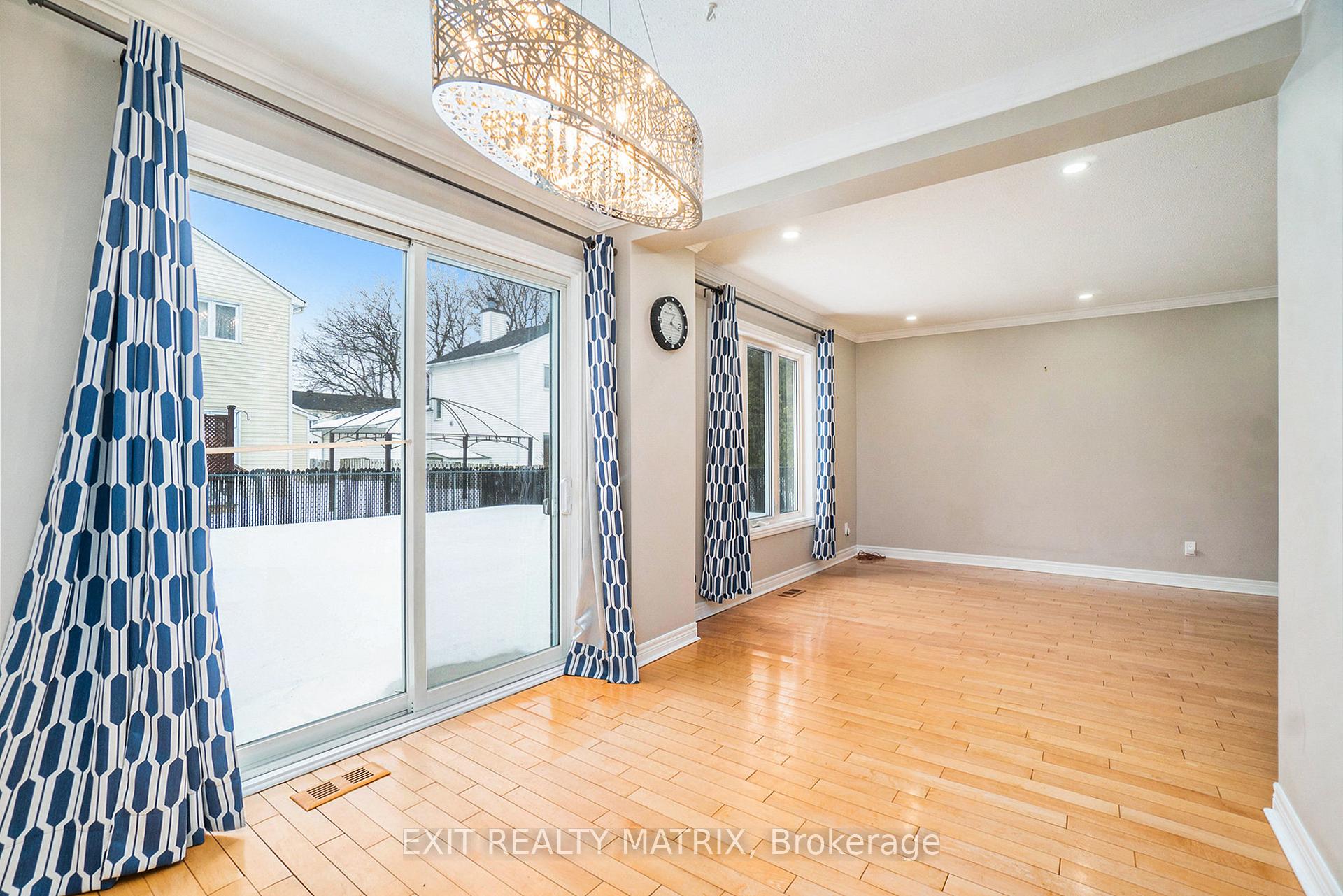 Photo 7 of 300 Tompkins Avenue, Ottawa, Bilberry Creek/Queenswood Heights — HOMEH