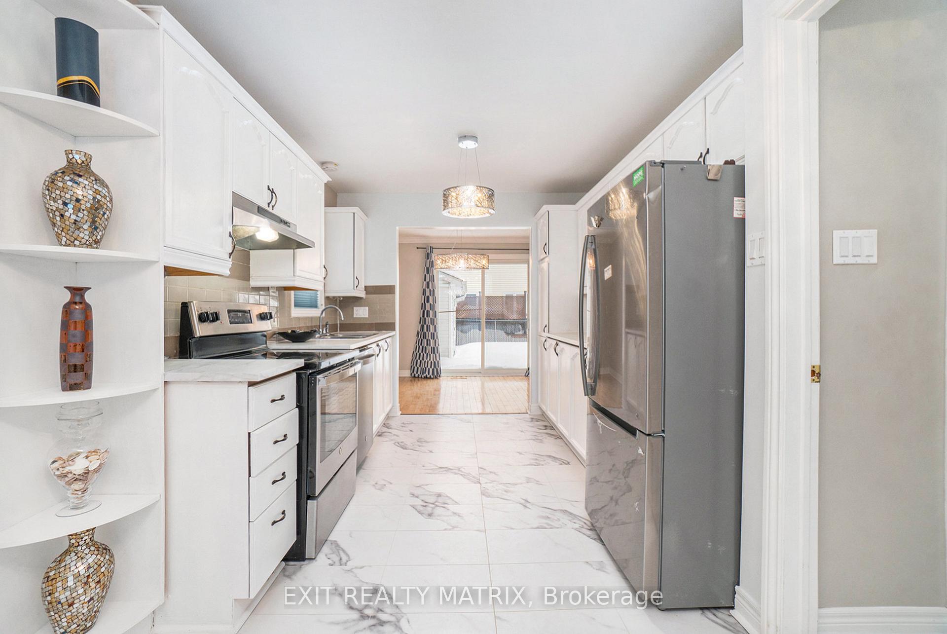 Photo 9 of 300 Tompkins Avenue, Ottawa, Bilberry Creek/Queenswood Heights — HOMEH