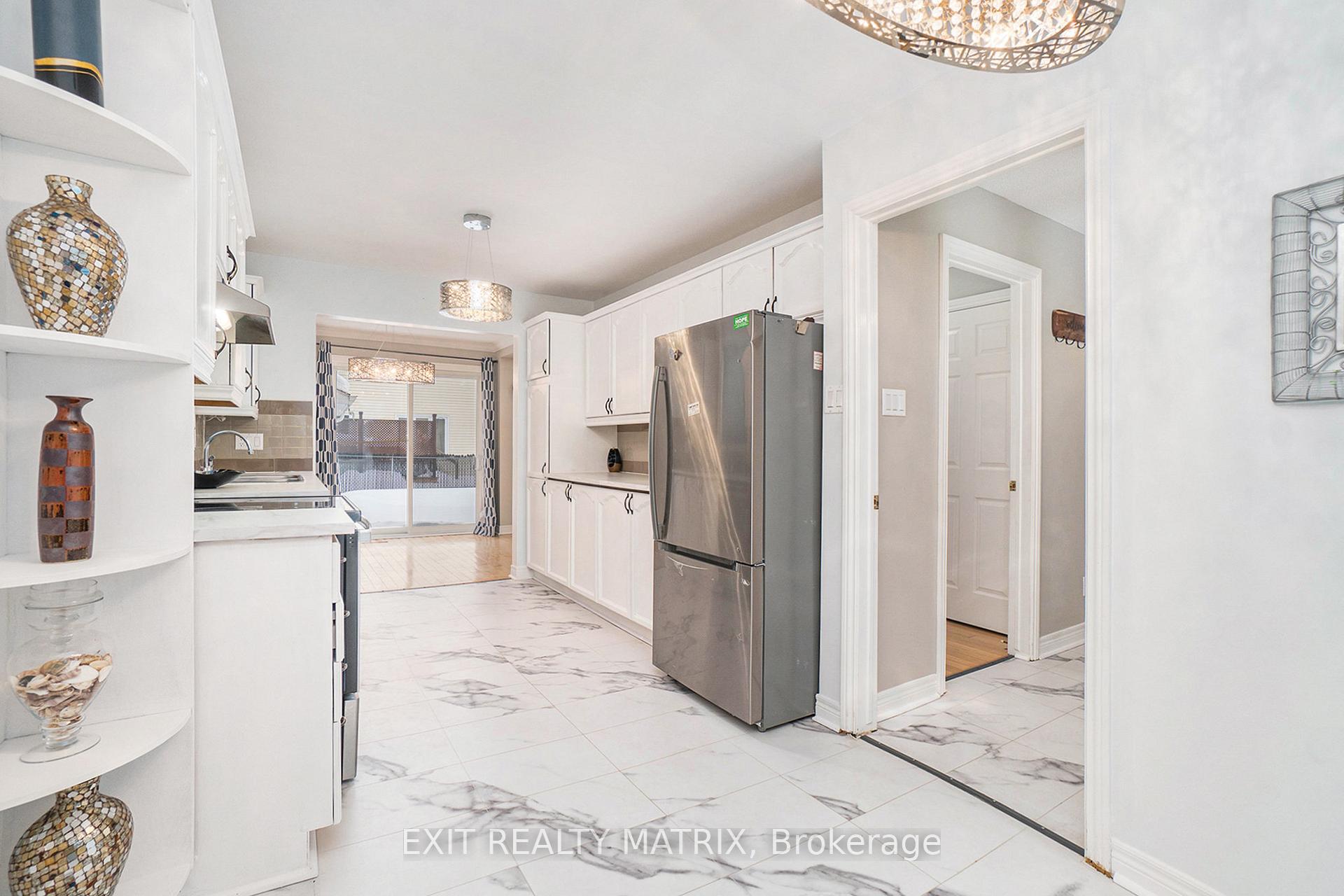 Photo 11 of 300 Tompkins Avenue, Ottawa, Bilberry Creek/Queenswood Heights — HOMEH