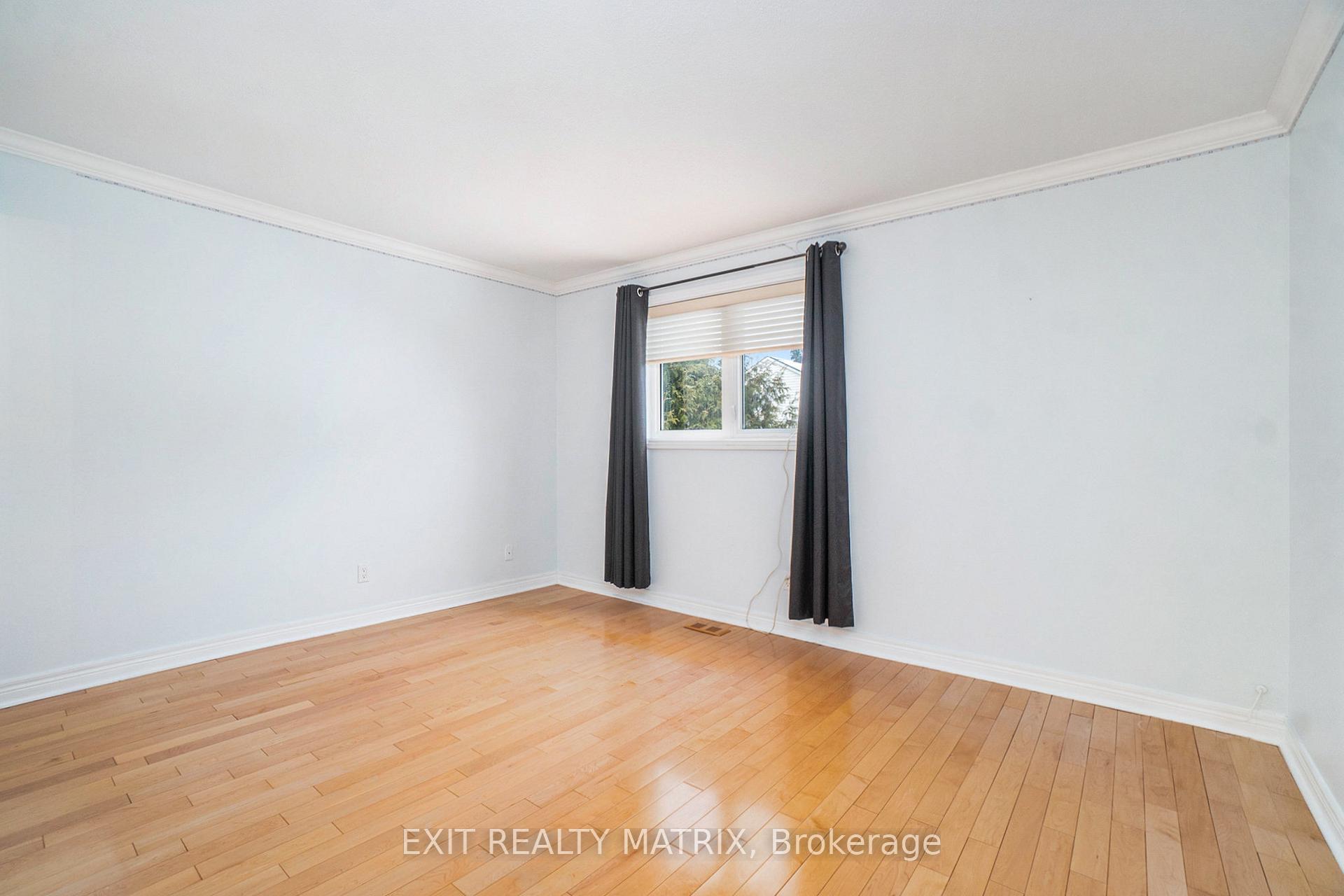Photo 16 of 300 Tompkins Avenue, Ottawa, Bilberry Creek/Queenswood Heights — HOMEH