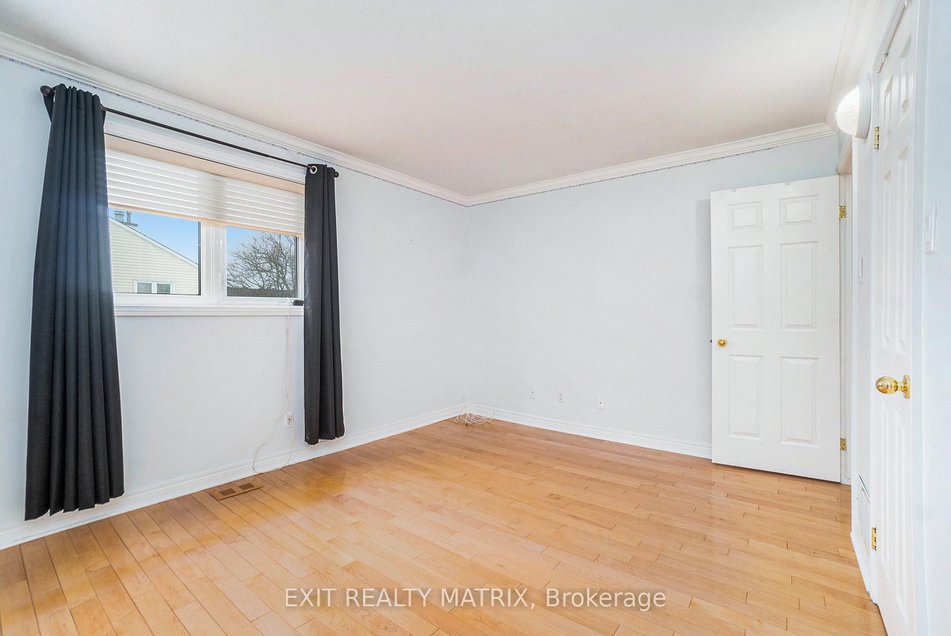 Photo 17 of 300 Tompkins Avenue, Ottawa, Bilberry Creek/Queenswood Heights — HOMEH