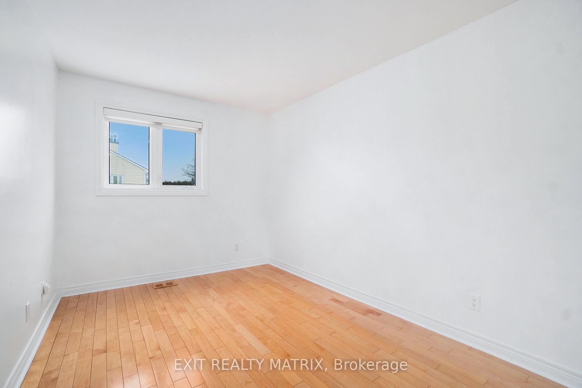 Photo 20 of 300 Tompkins Avenue, Ottawa, Bilberry Creek/Queenswood Heights — HOMEH