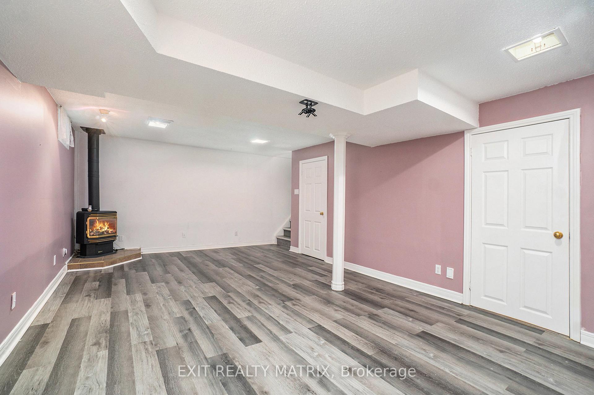Photo 24 of 300 Tompkins Avenue, Ottawa, Bilberry Creek/Queenswood Heights — HOMEH
