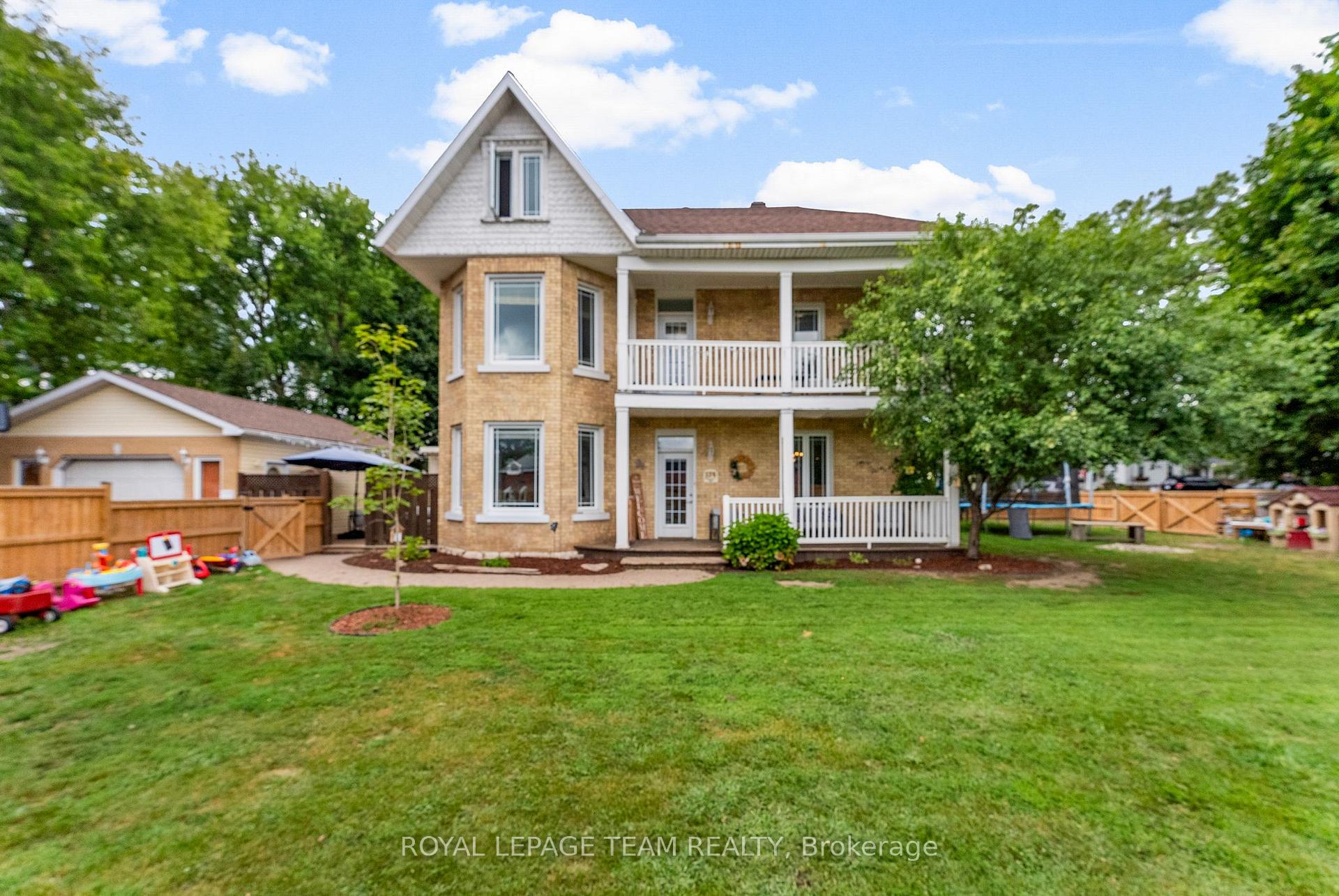 Photo 1 of 174 Bruce Street, Renfrew — HOMEH