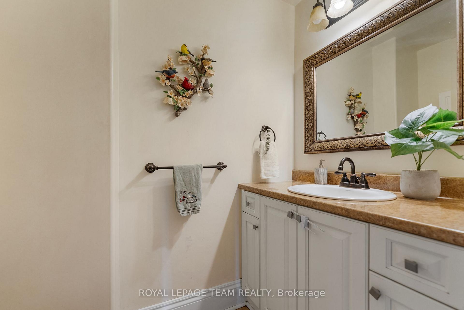 Photo 8 of 174 Bruce Street, Renfrew — HOMEH