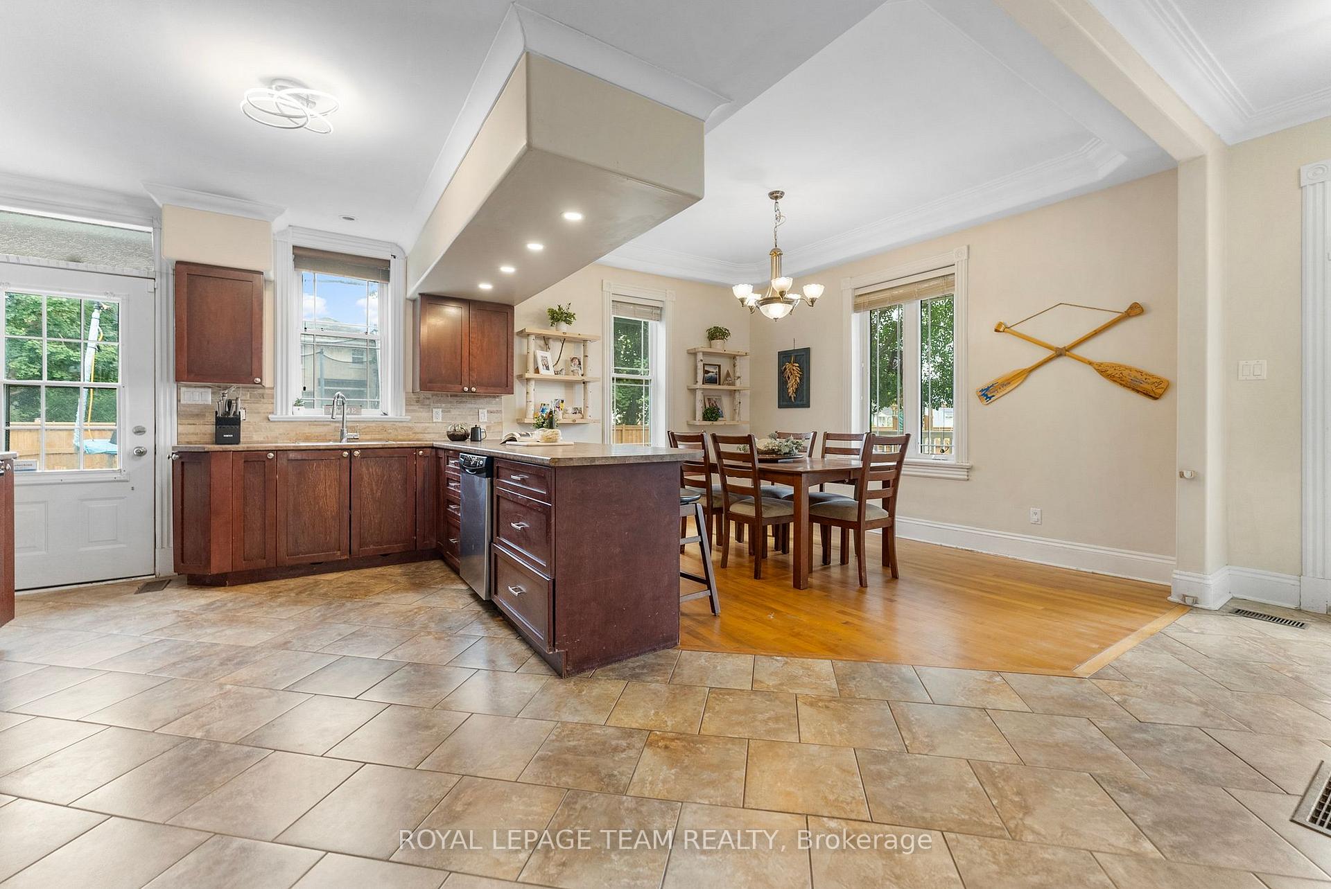 Photo 11 of 174 Bruce Street, Renfrew — HOMEH