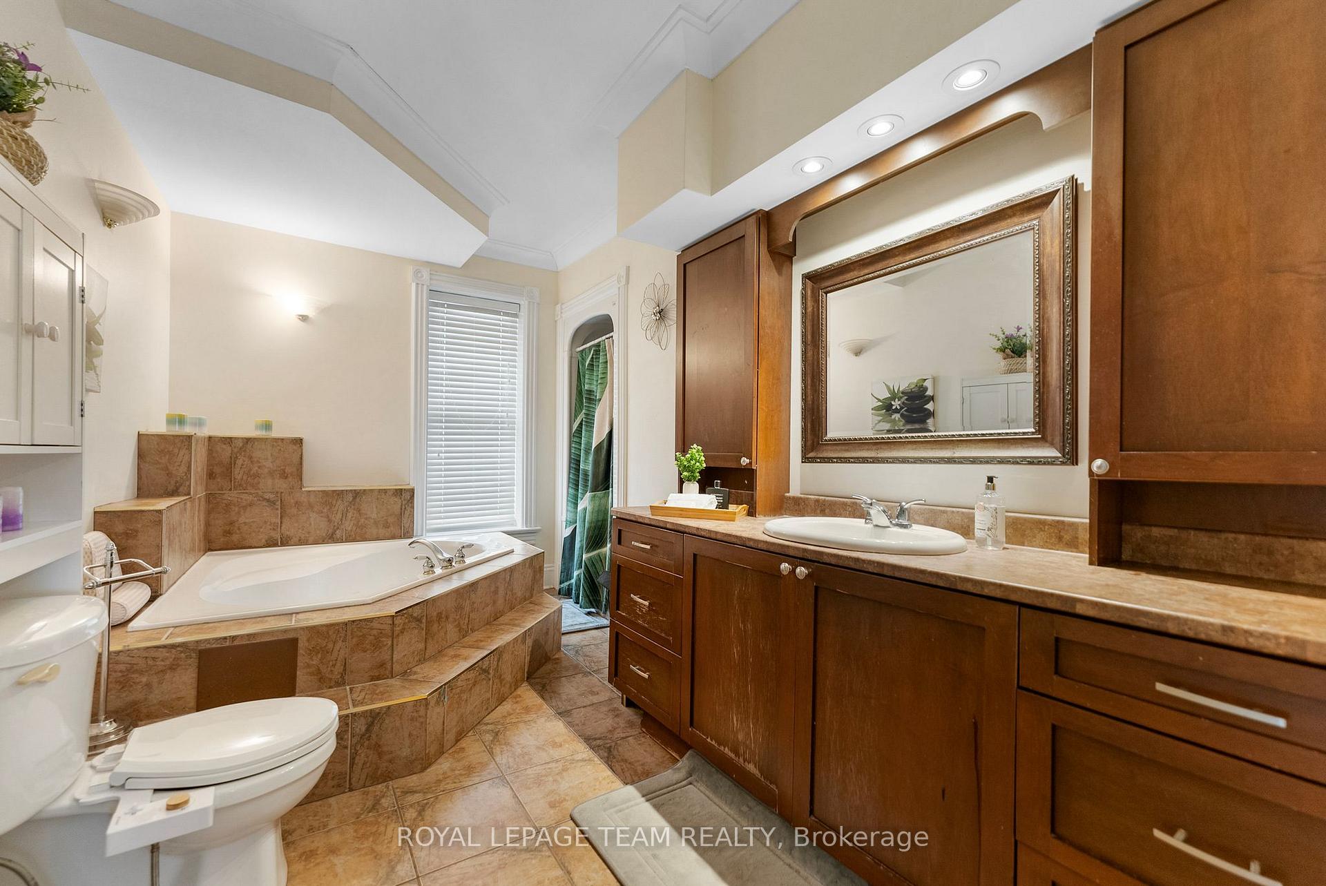 Photo 14 of 174 Bruce Street, Renfrew — HOMEH