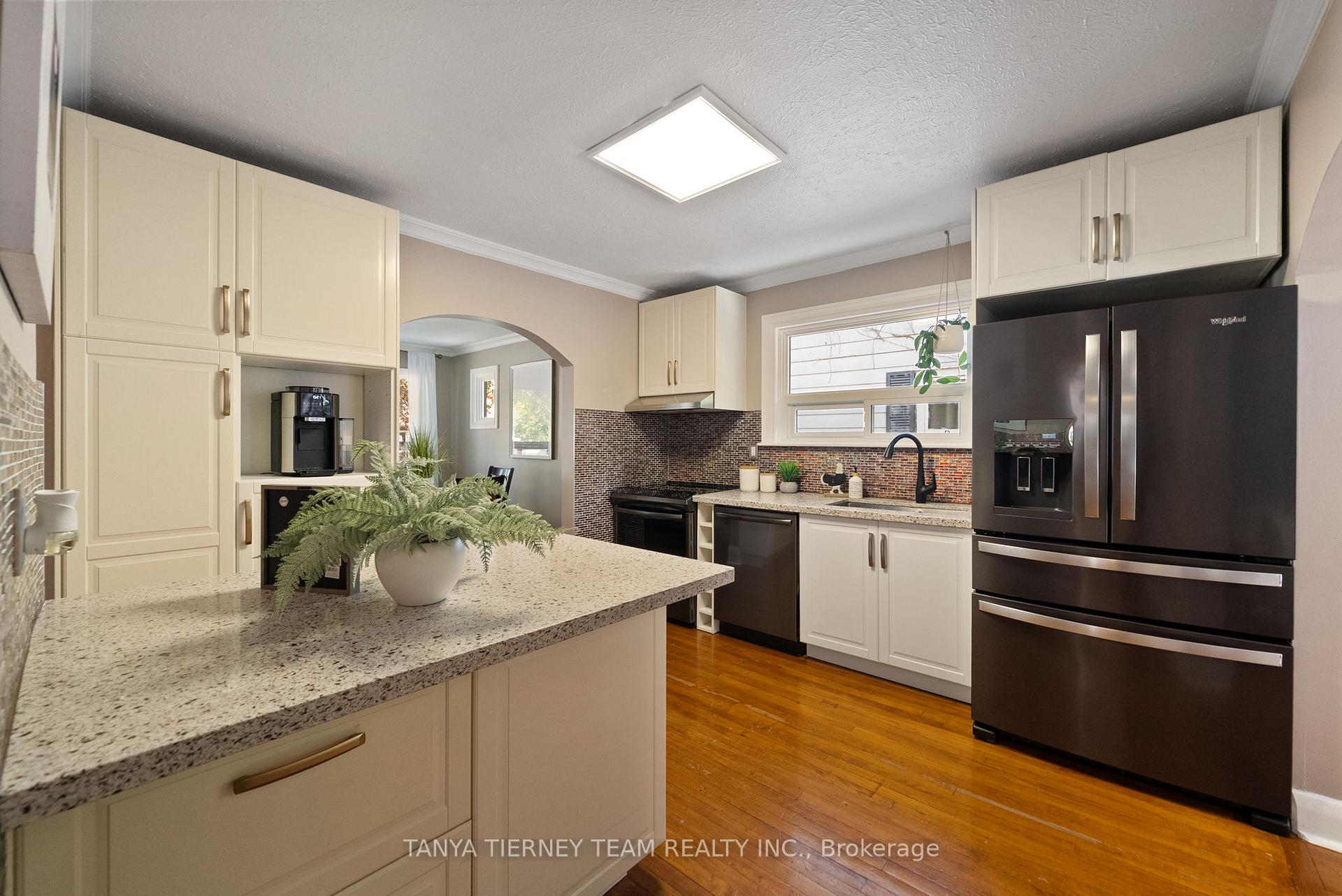 Photo 12 of 148 Warren Avenue, Oshawa, McLaughlin — HOMEH