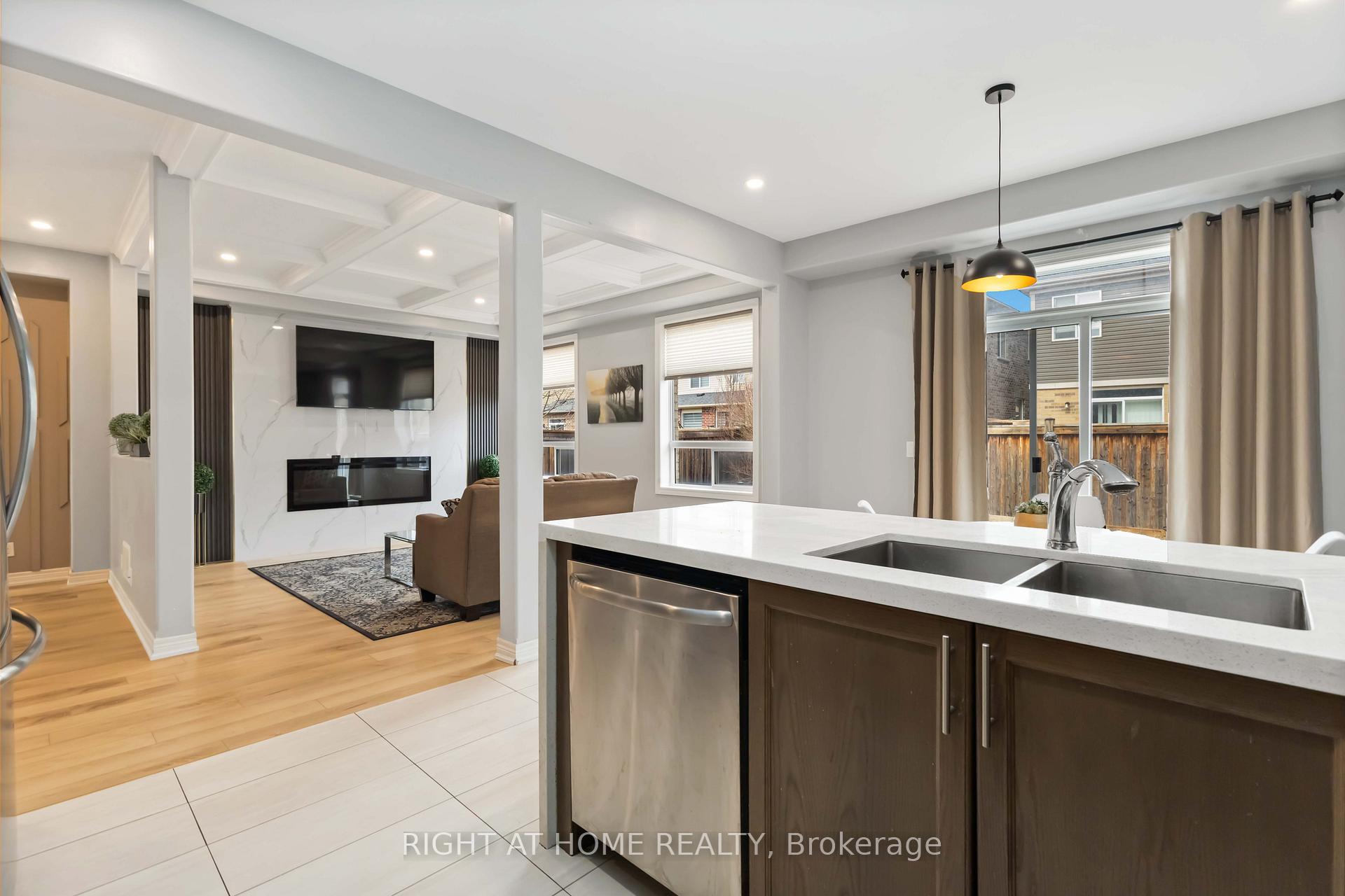 Photo 7 of 225 Blackwell Crescent, Oshawa, Windfields — HOMEH