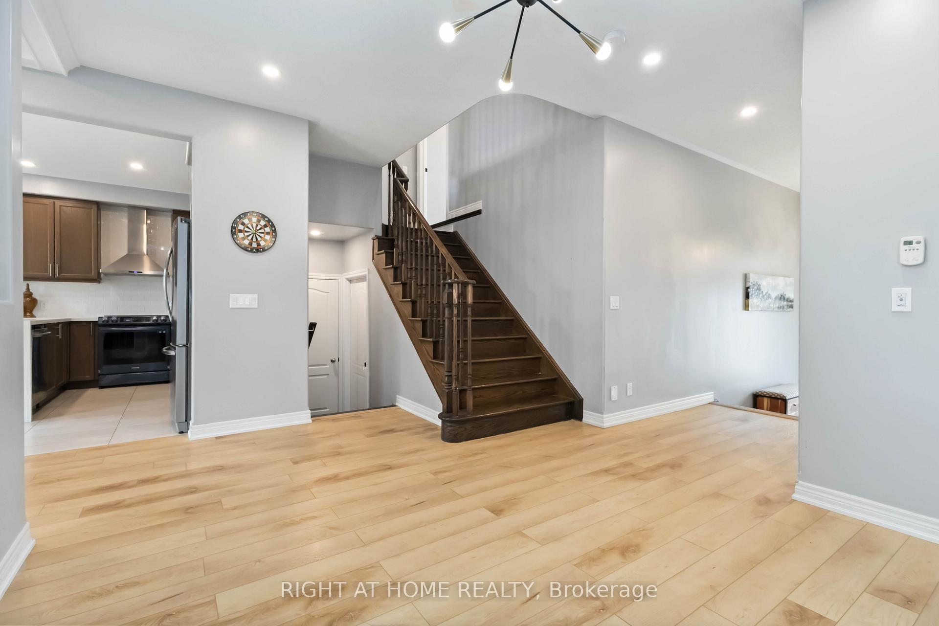 Photo 8 of 225 Blackwell Crescent, Oshawa, Windfields — HOMEH