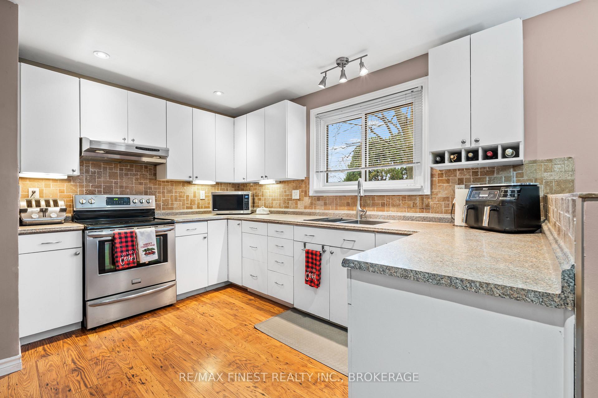 Photo 13 of 1331 Waverley Crescent, Kingston, South of Taylor-Kidd Blvd — HOMEH