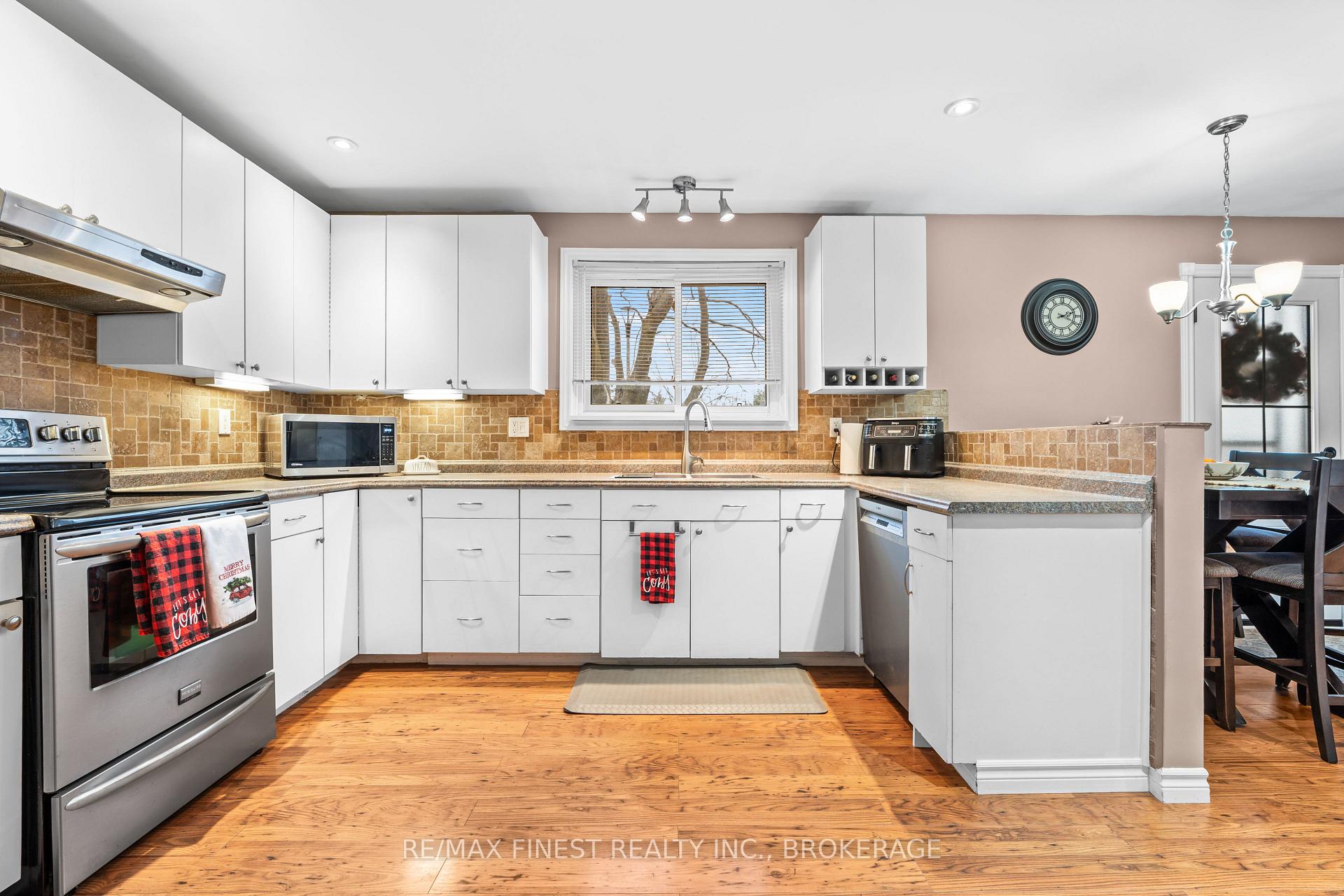 Photo 14 of 1331 Waverley Crescent, Kingston, South of Taylor-Kidd Blvd — HOMEH