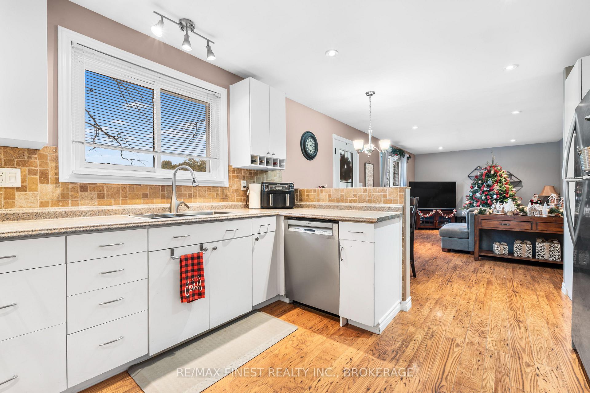 Photo 15 of 1331 Waverley Crescent, Kingston, South of Taylor-Kidd Blvd — HOMEH