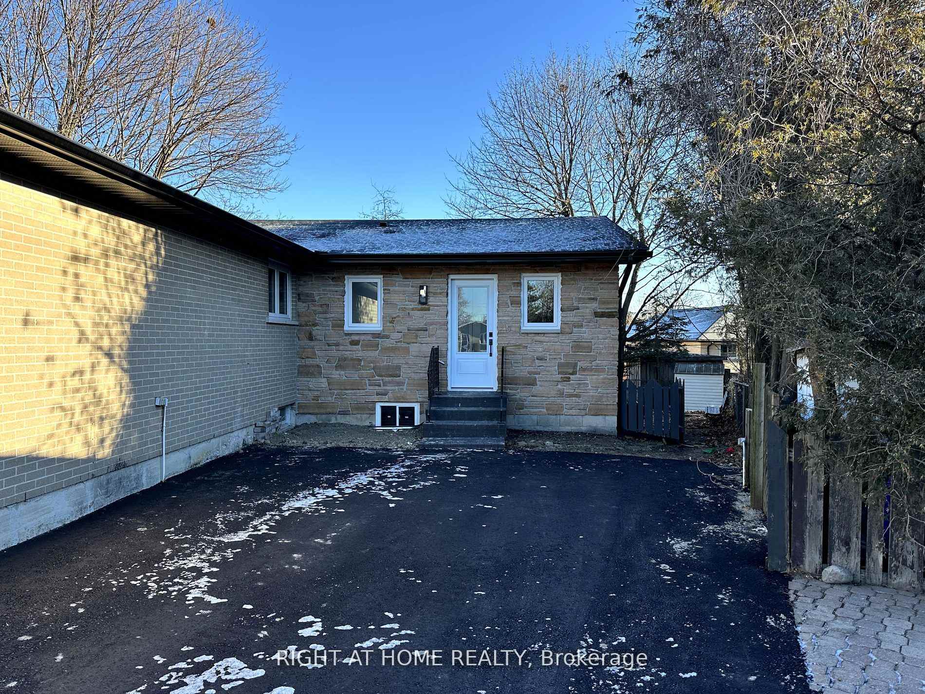 Photo 13 of 809 Helen Crescent, Pickering, Bay Ridges — HOMEH