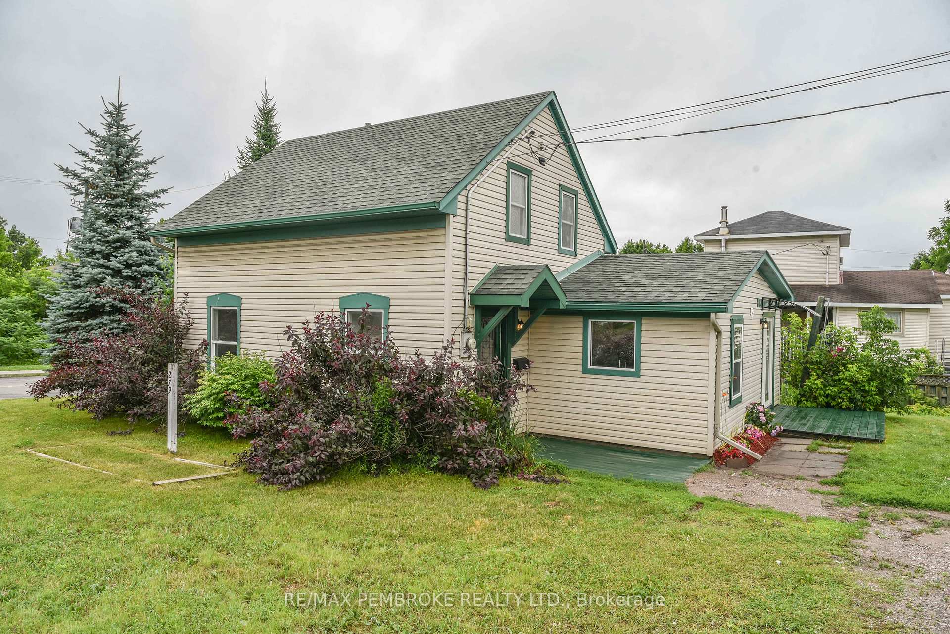 Photo 2 of 279 Lisgar Avenue, Renfrew — HOMEH