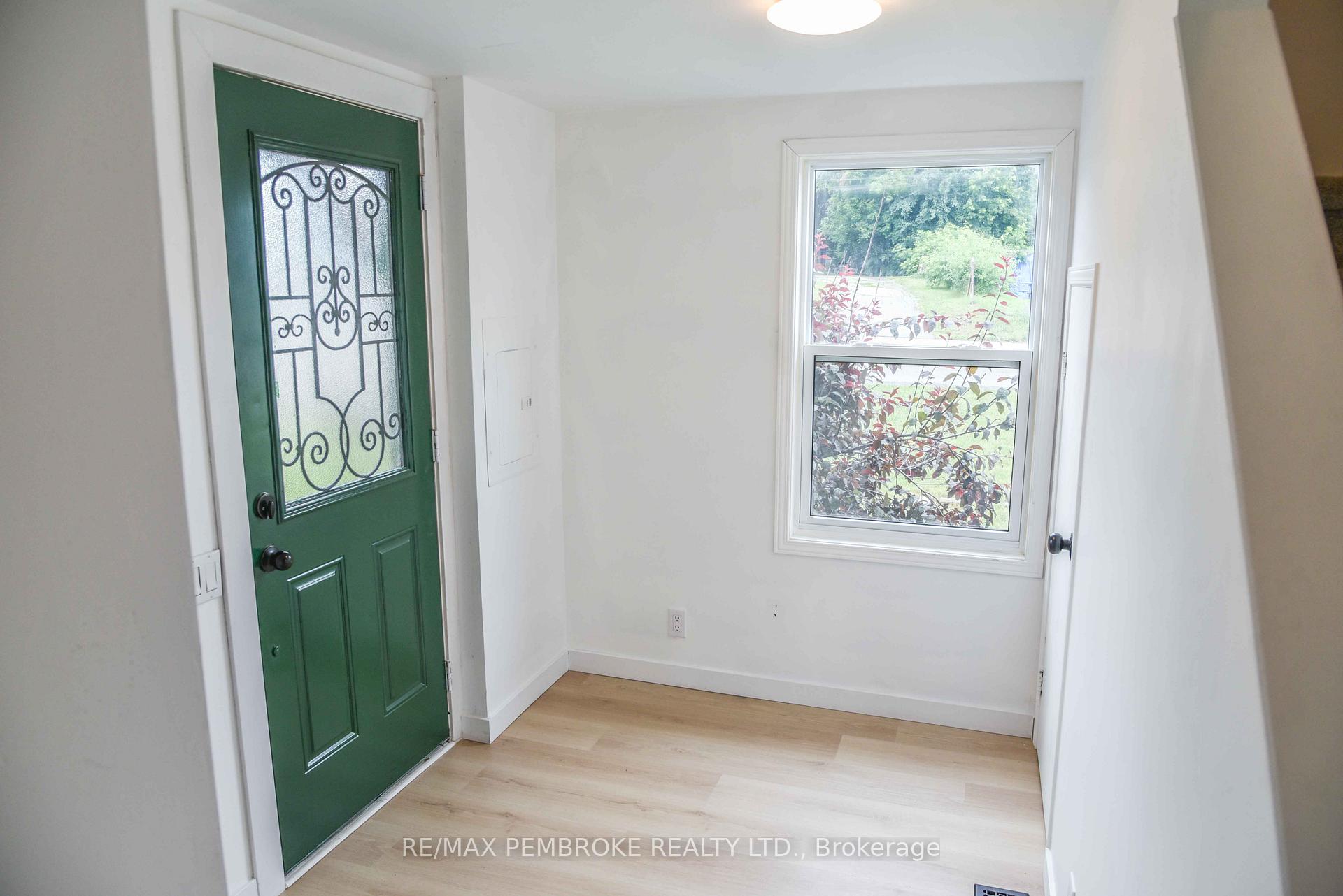 Photo 4 of 279 Lisgar Avenue, Renfrew — HOMEH