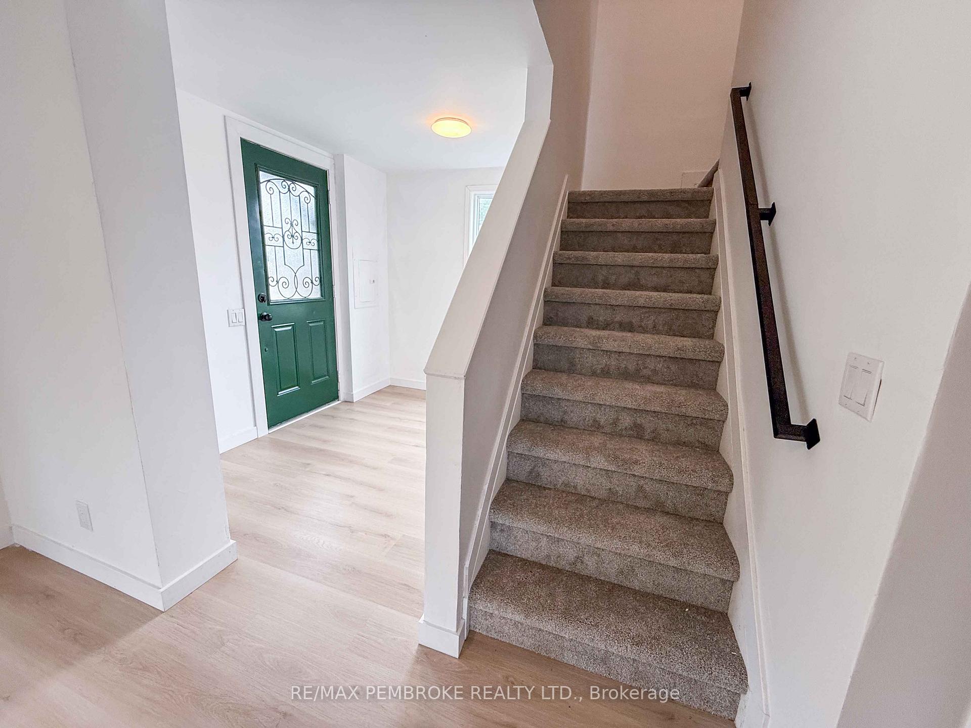 Photo 5 of 279 Lisgar Avenue, Renfrew — HOMEH