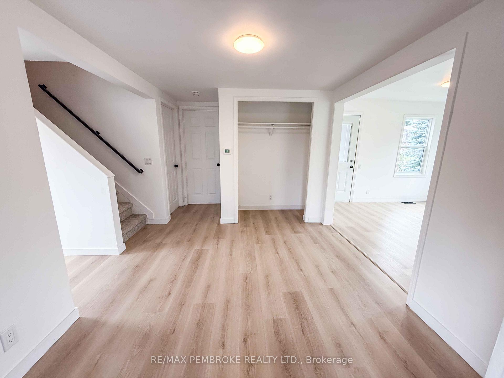 Photo 7 of 279 Lisgar Avenue, Renfrew — HOMEH