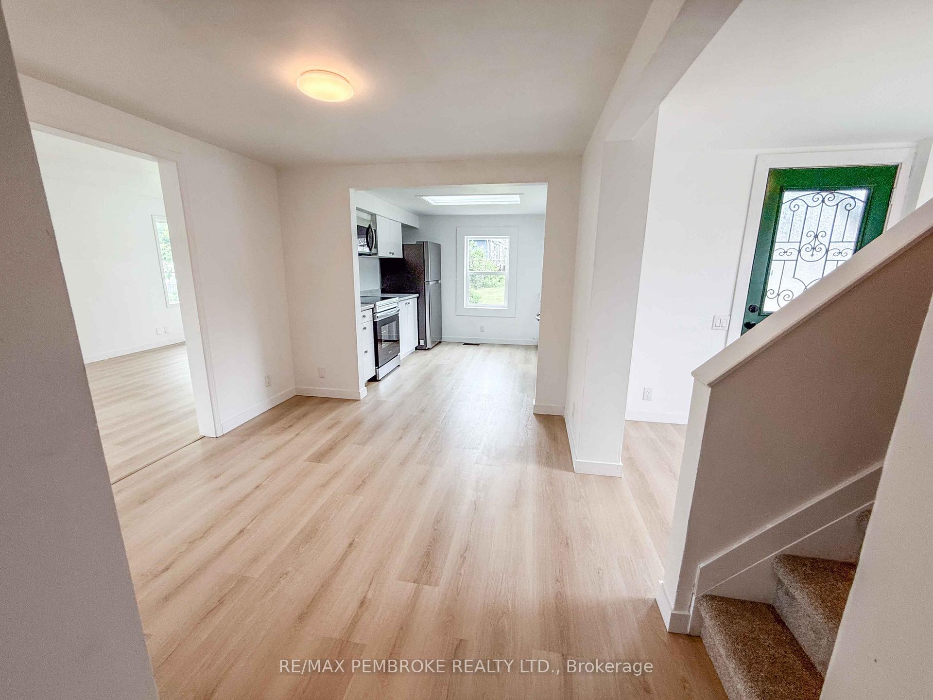 Photo 8 of 279 Lisgar Avenue, Renfrew — HOMEH
