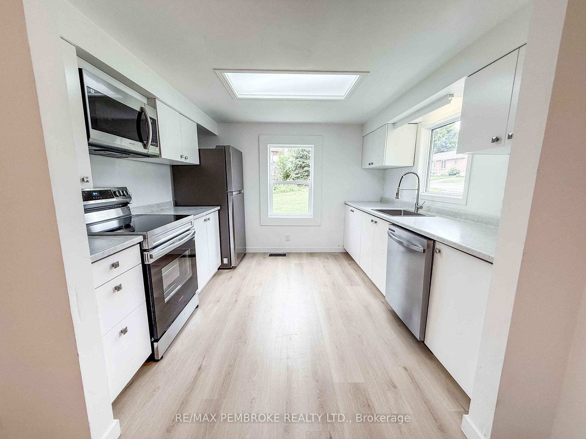 Photo 9 of 279 Lisgar Avenue, Renfrew — HOMEH
