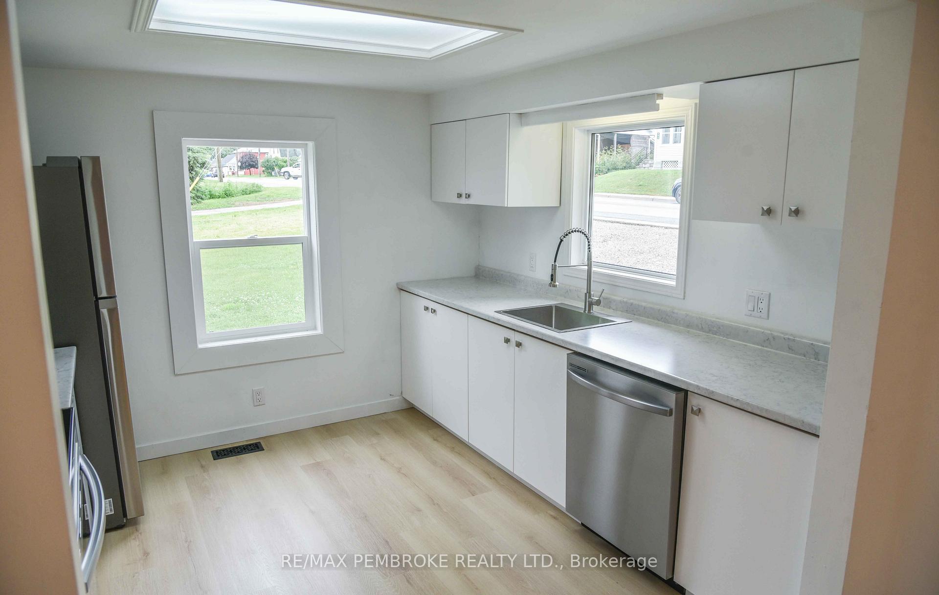 Photo 11 of 279 Lisgar Avenue, Renfrew — HOMEH