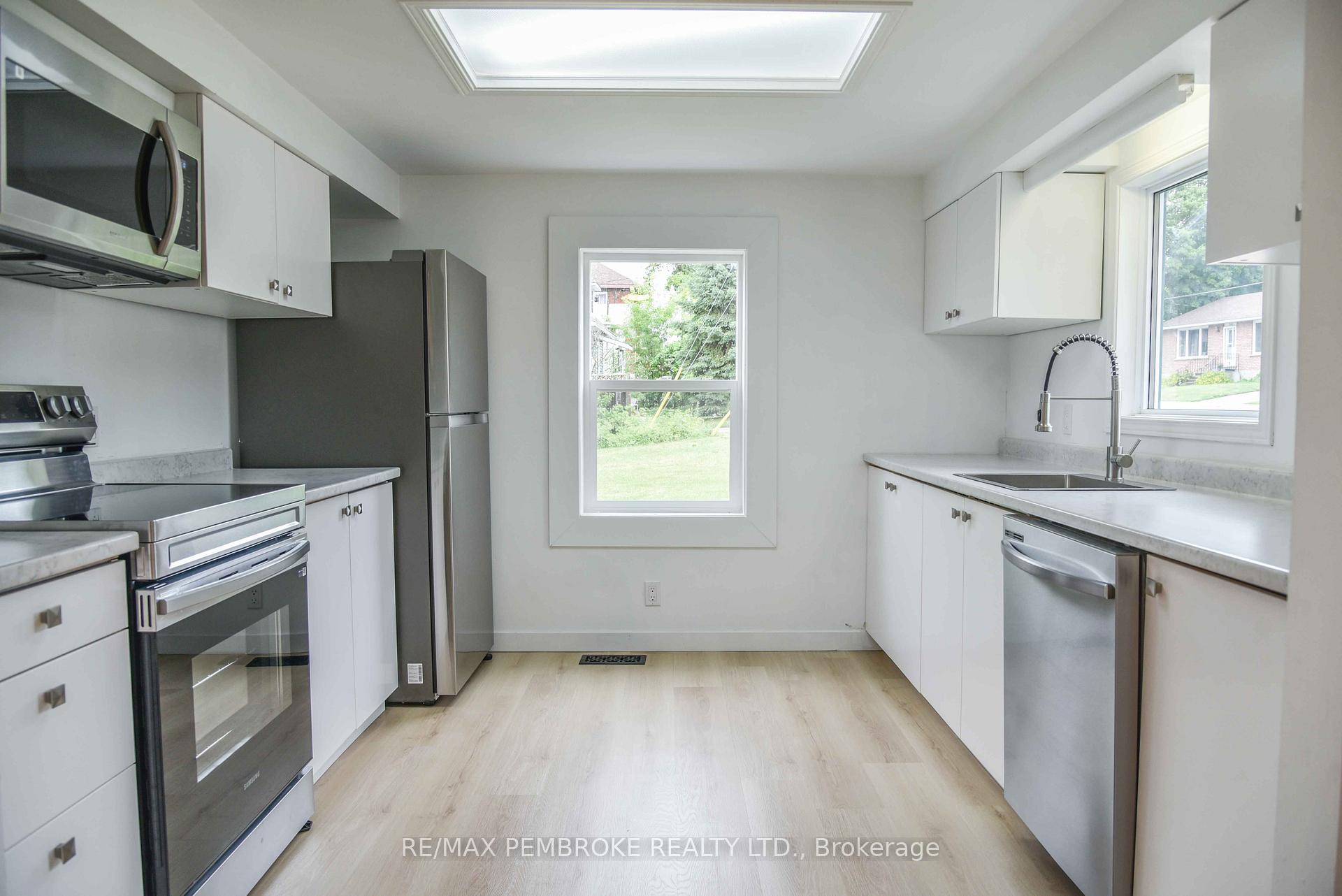 Photo 12 of 279 Lisgar Avenue, Renfrew — HOMEH