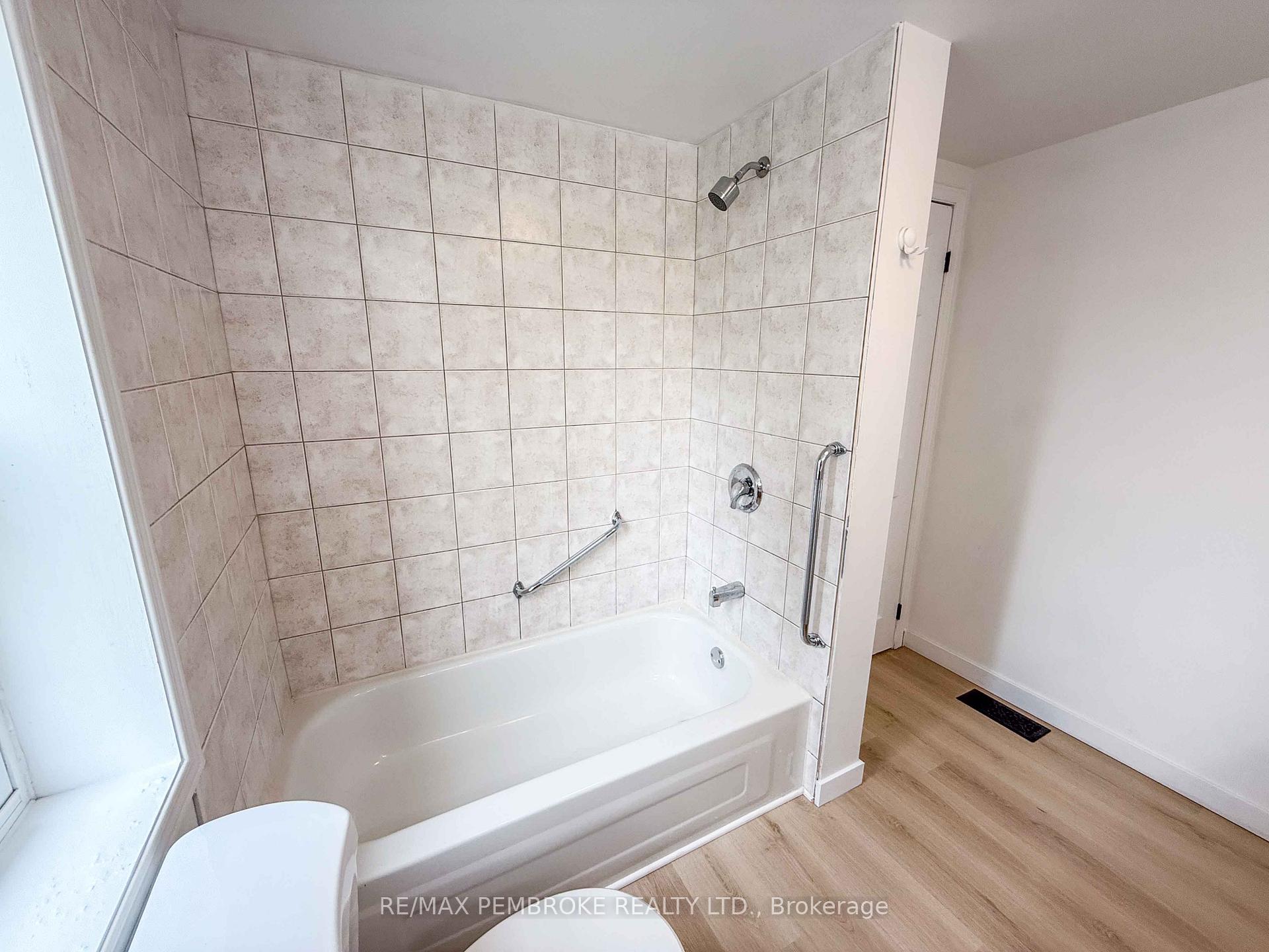 Photo 23 of 279 Lisgar Avenue, Renfrew — HOMEH