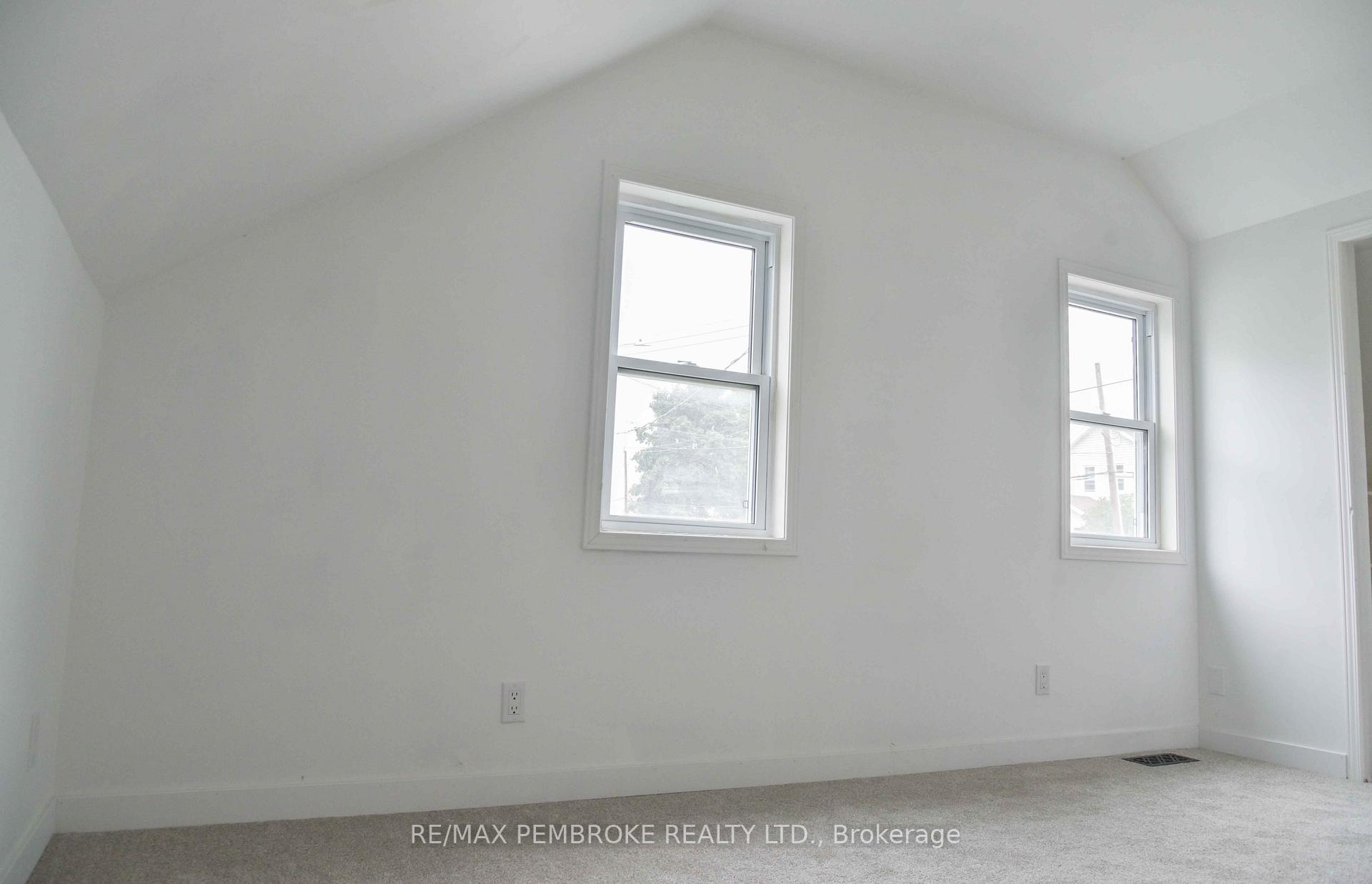 Photo 28 of 279 Lisgar Avenue, Renfrew — HOMEH