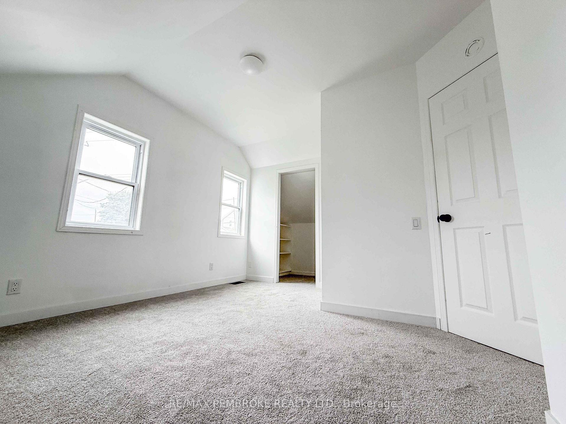 Photo 32 of 279 Lisgar Avenue, Renfrew — HOMEH