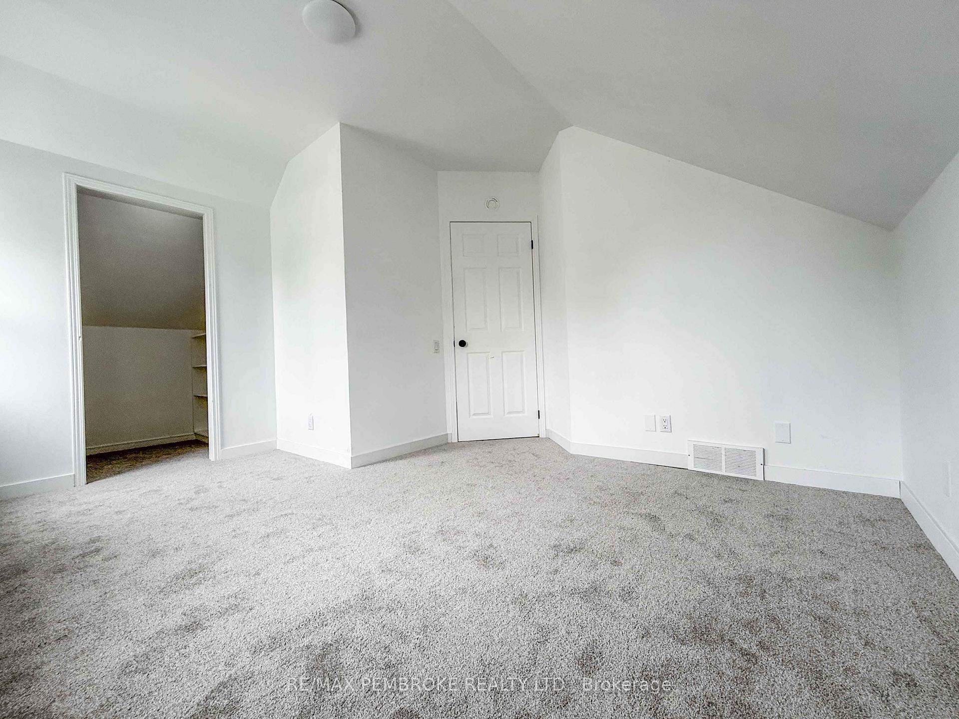 Photo 34 of 279 Lisgar Avenue, Renfrew — HOMEH