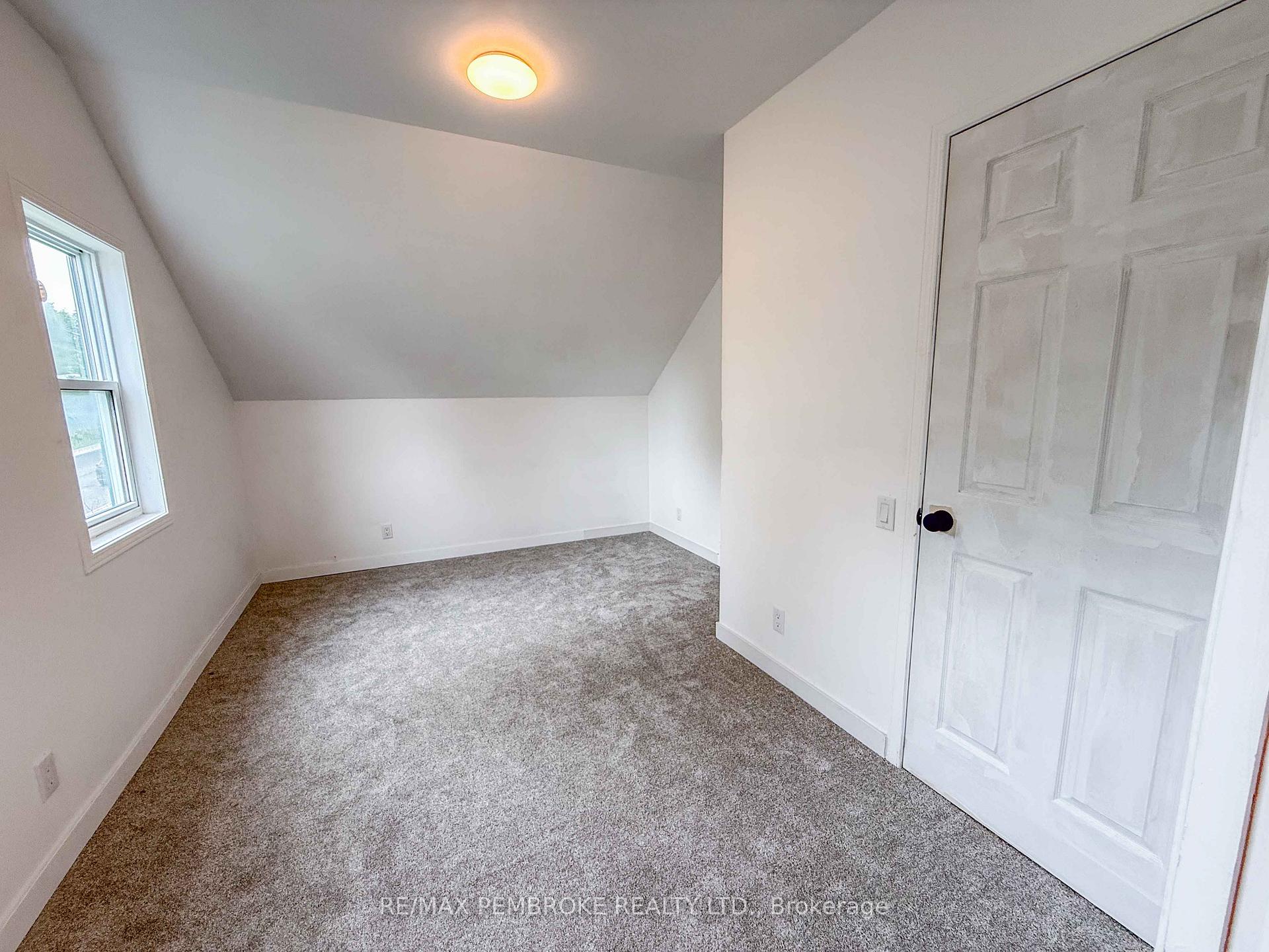 Photo 35 of 279 Lisgar Avenue, Renfrew — HOMEH