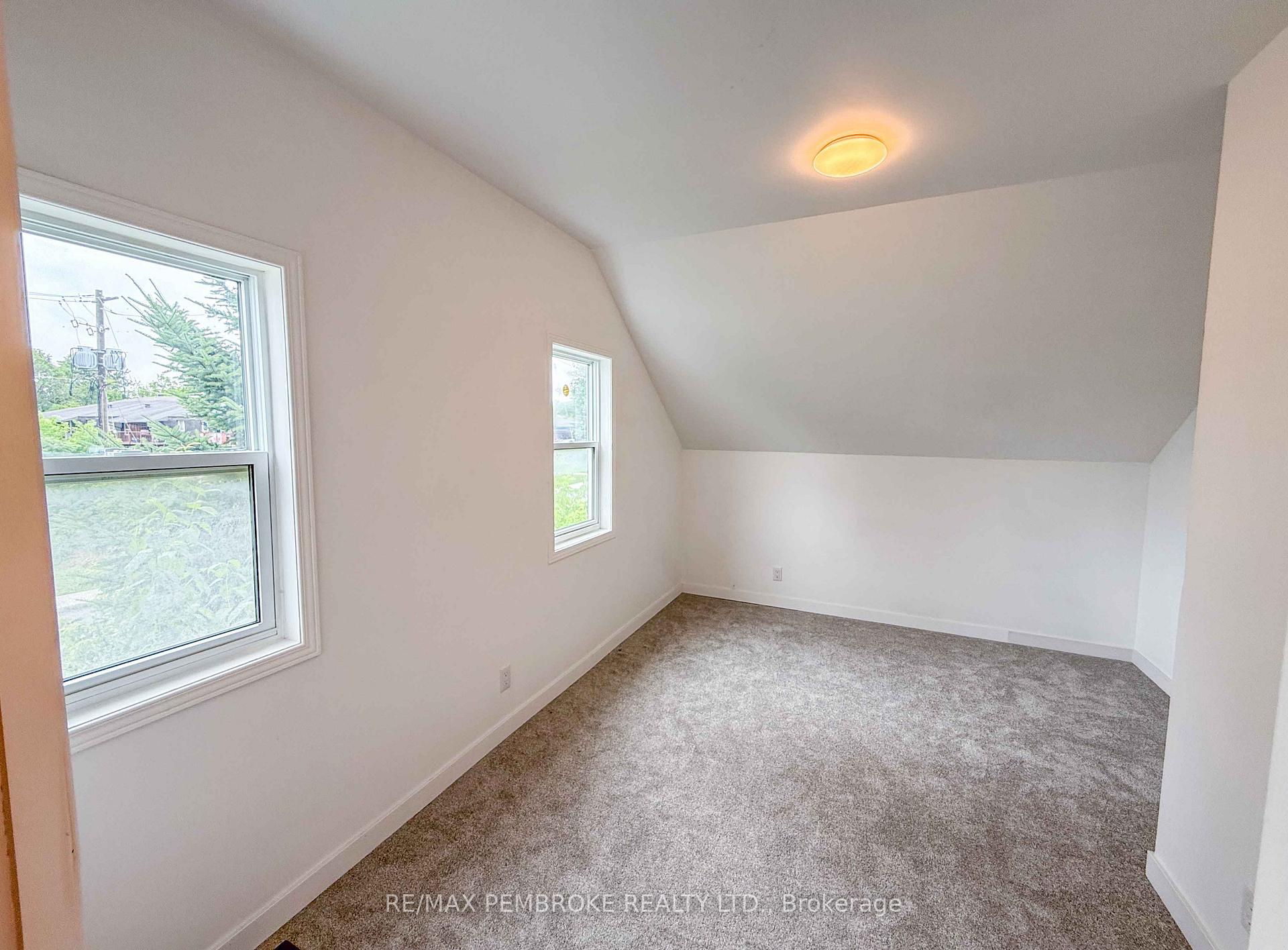 Photo 36 of 279 Lisgar Avenue, Renfrew — HOMEH