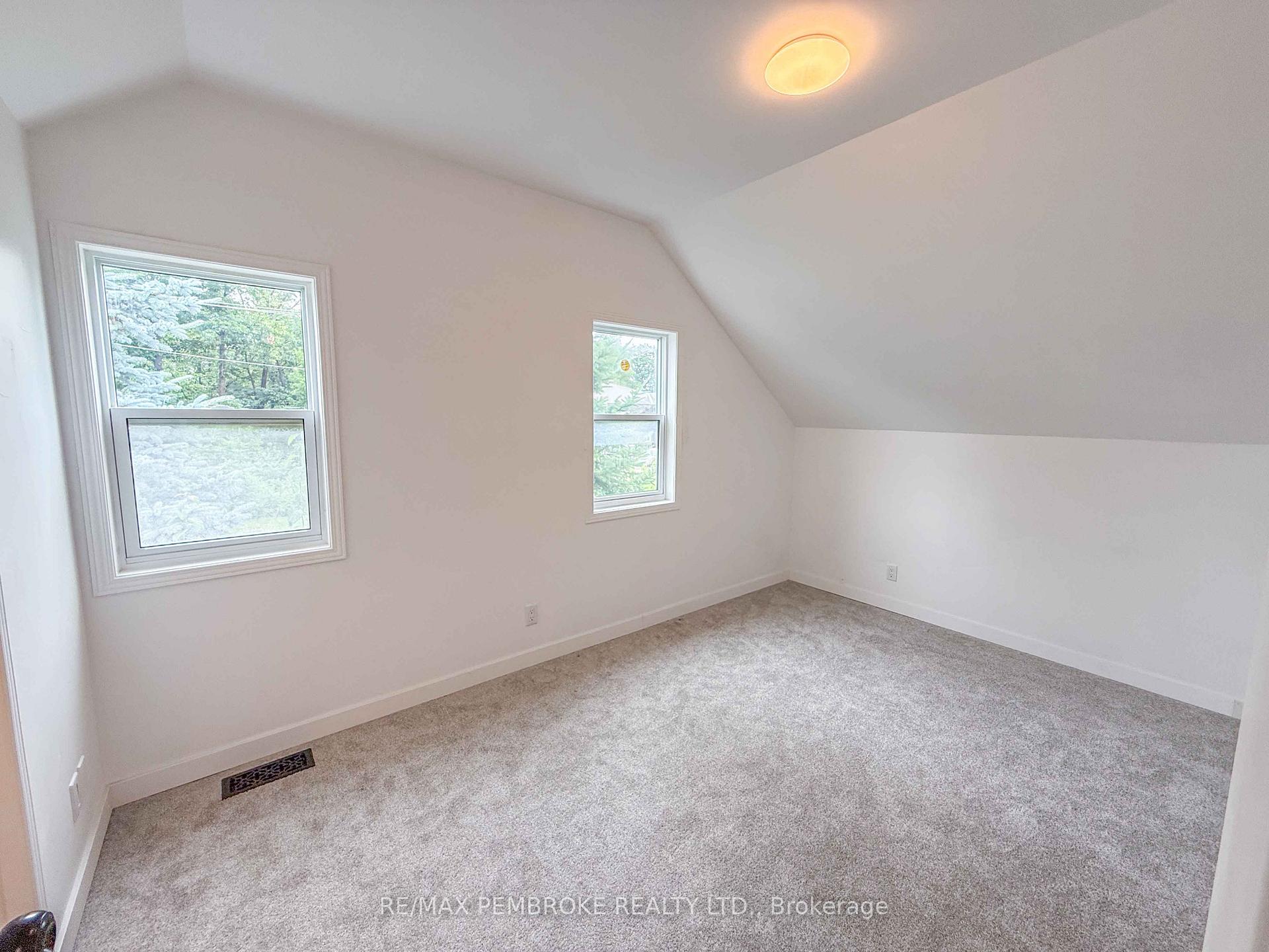 Photo 37 of 279 Lisgar Avenue, Renfrew — HOMEH